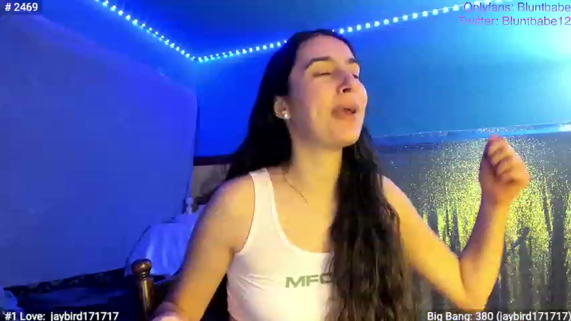 Gallery image thumbnail from shysasha1's myfreecams stream on, 12/04/2022, 03:15 image 6 of 20