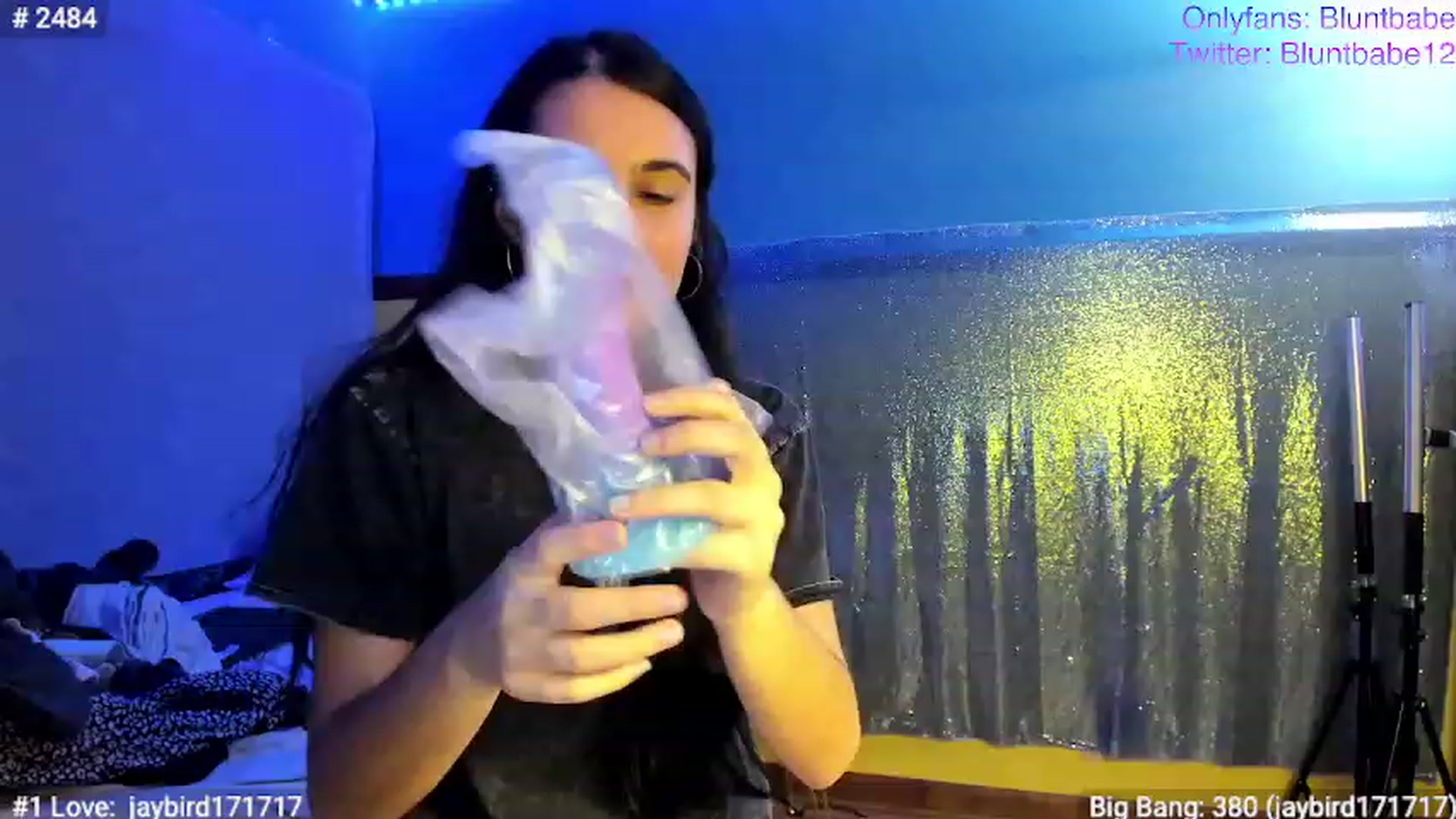 Gallery image thumbnail from shysasha1's myfreecams stream on, 12/25/2022, 06:02 image 5 of 20
