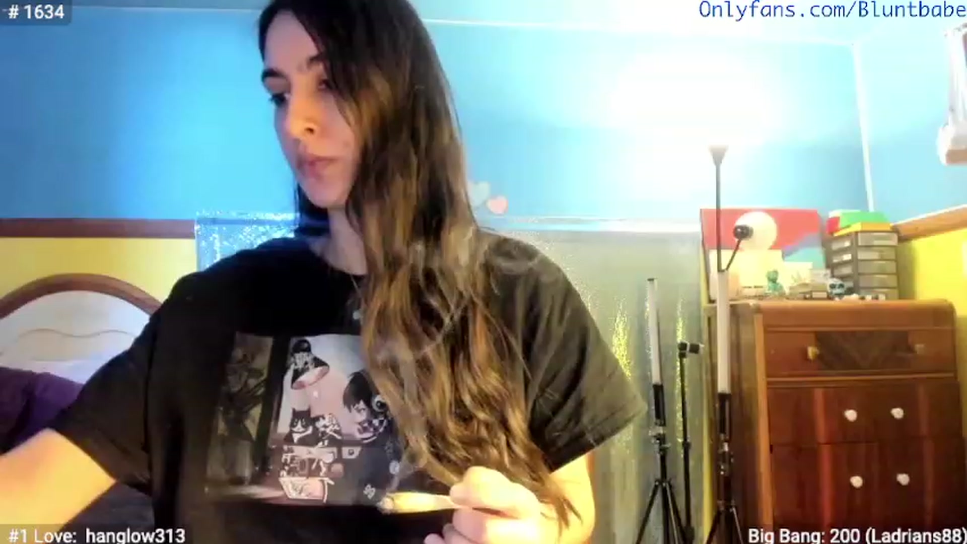 Gallery image thumbnail from shysasha1's myfreecams stream on, 02/13/2023, 19:25 image 16 of 20