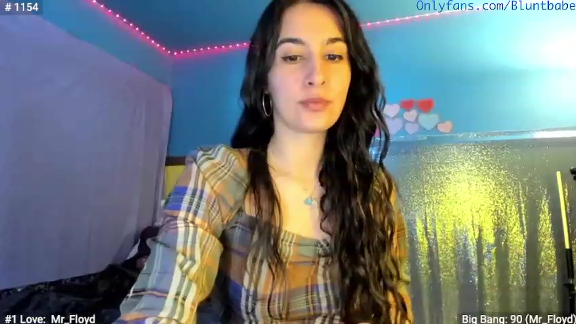 Gallery image thumbnail from shysasha1's myfreecams stream on, 02/15/2023, 20:19 image 9 of 20