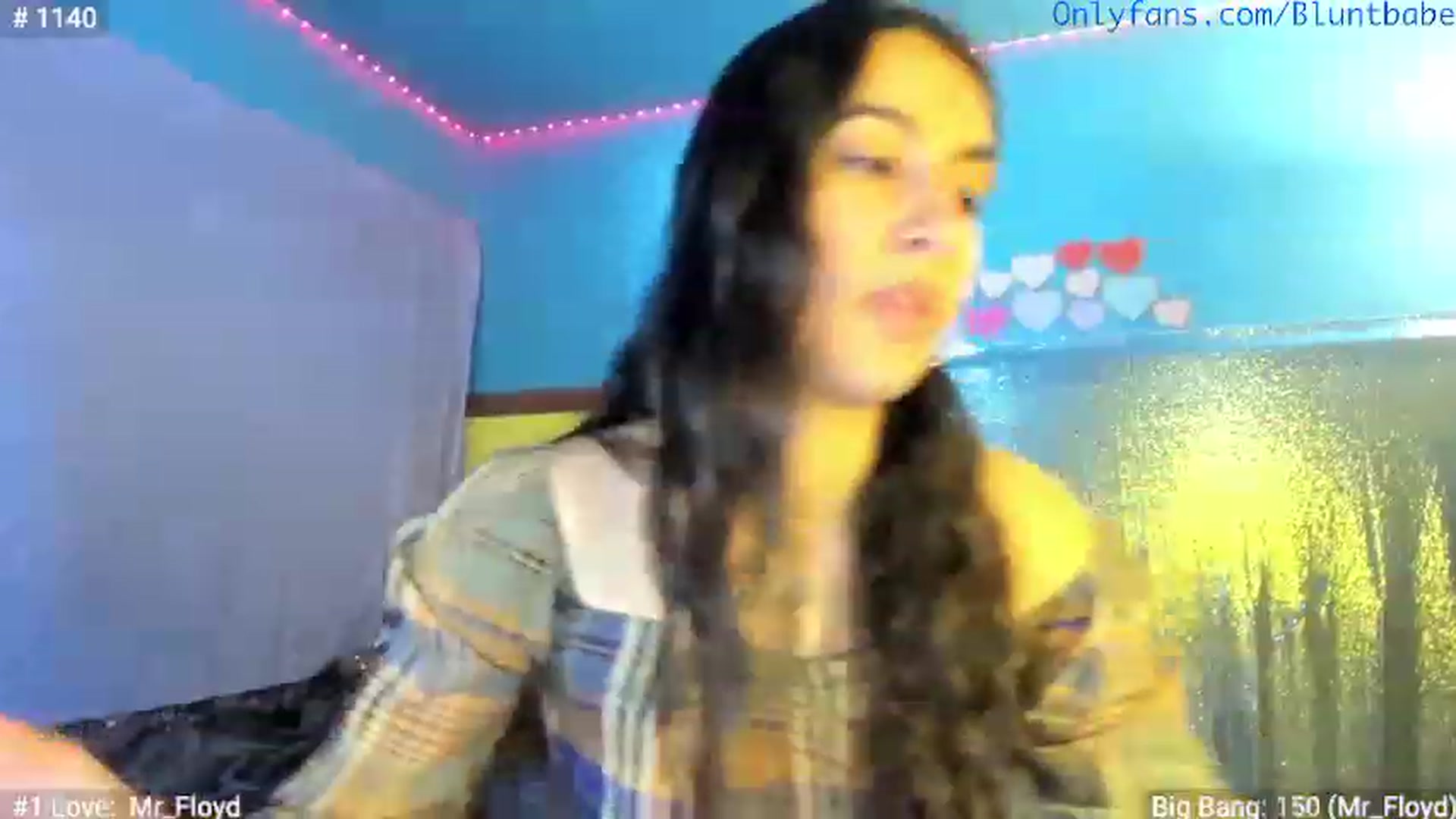 Gallery image thumbnail from shysasha1's myfreecams stream on, 02/15/2023, 20:19 image 17 of 20