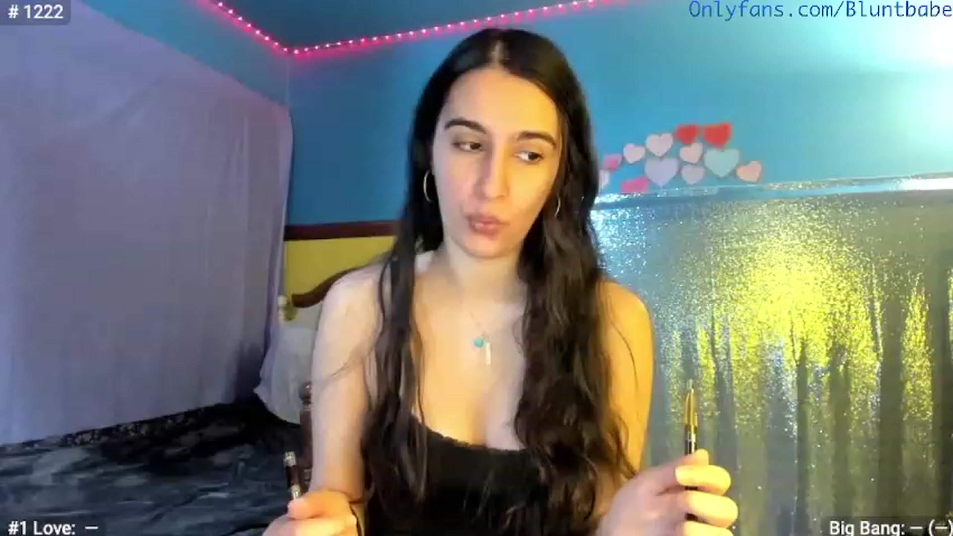 Gallery image thumbnail from shysasha1's myfreecams stream on, 02/17/2023, 21:52 image 4 of 20