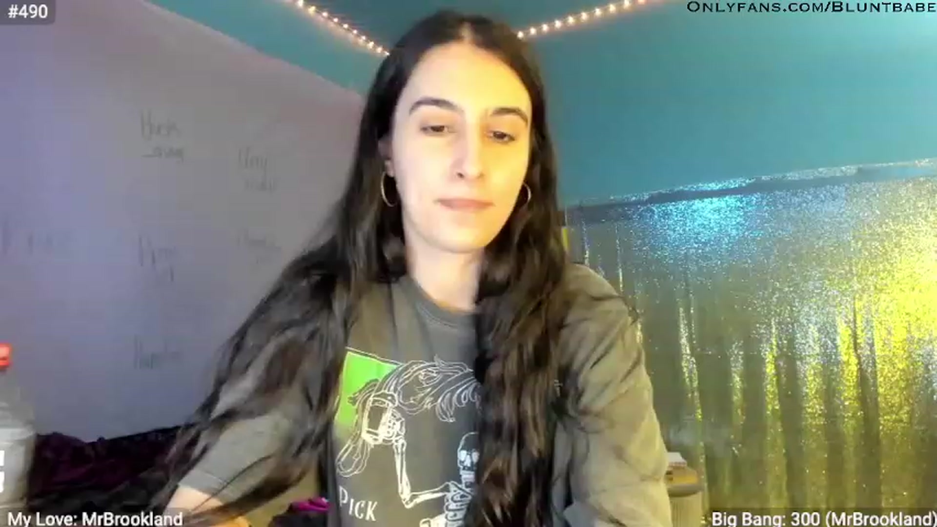 Gallery image thumbnail from shysasha1's myfreecams stream on, 03/13/2023, 22:52 image 18 of 20