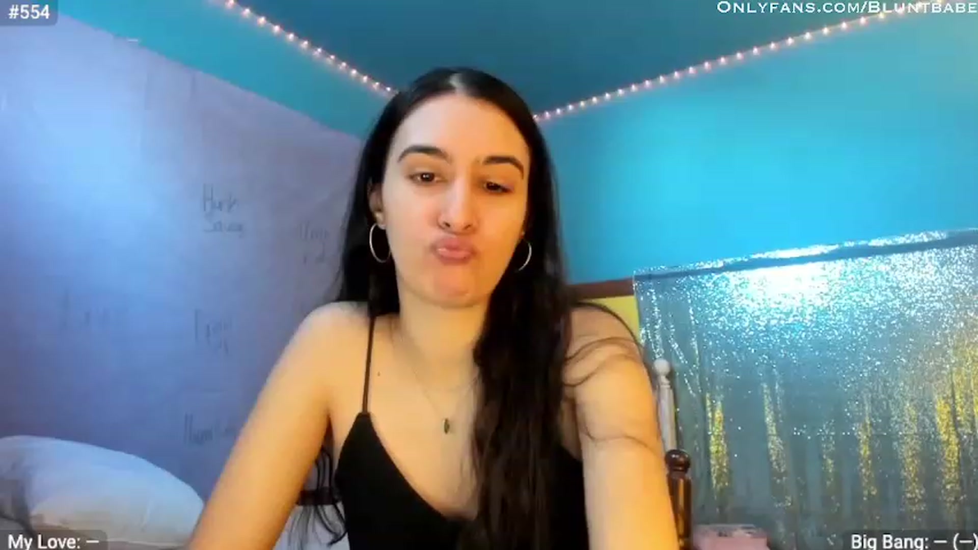 Gallery image thumbnail from shysasha1's myfreecams stream on, 03/15/2023, 18:38 image 2 of 20