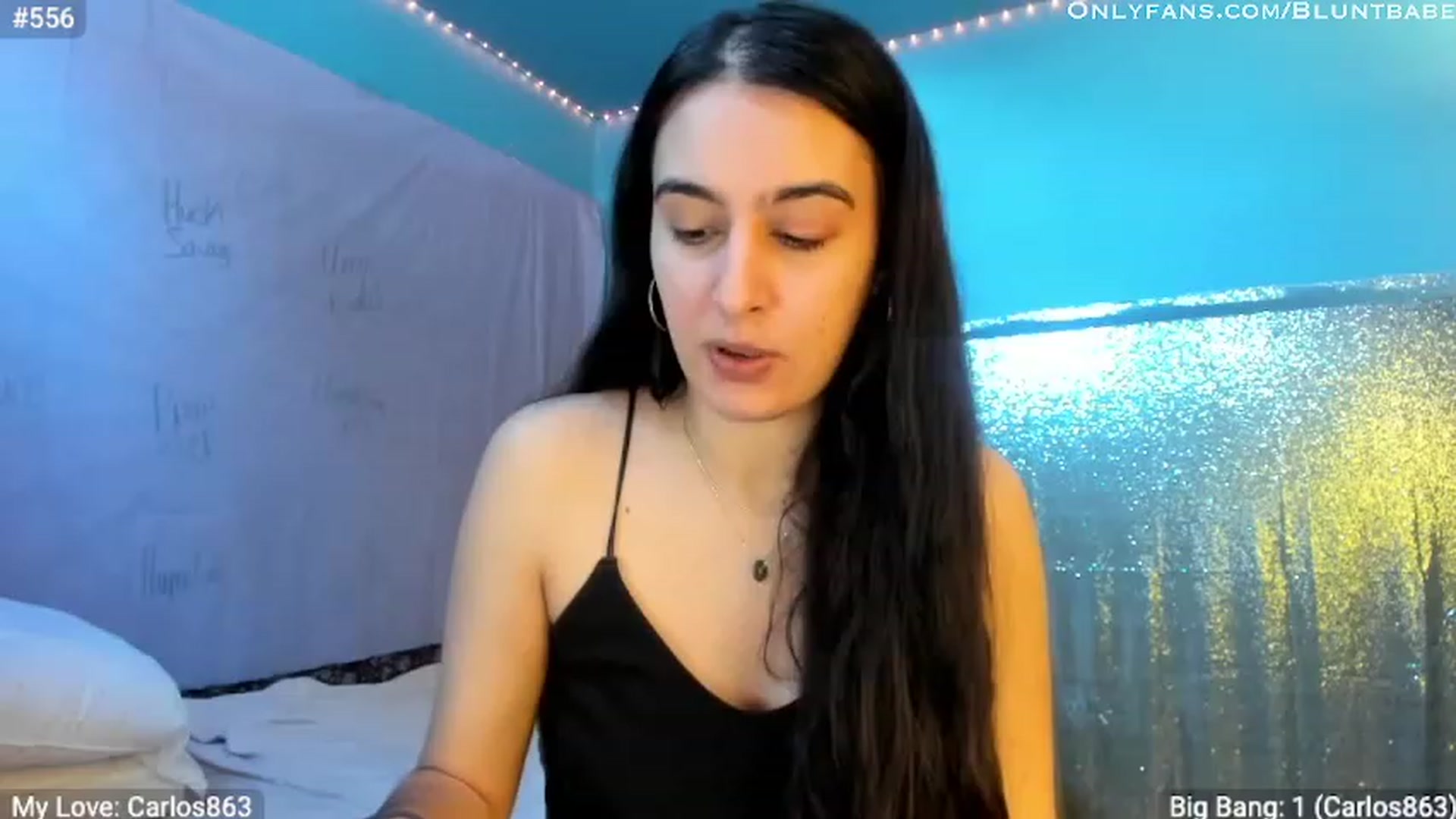 Gallery image thumbnail from shysasha1's myfreecams stream on, 03/15/2023, 18:38 image 9 of 20