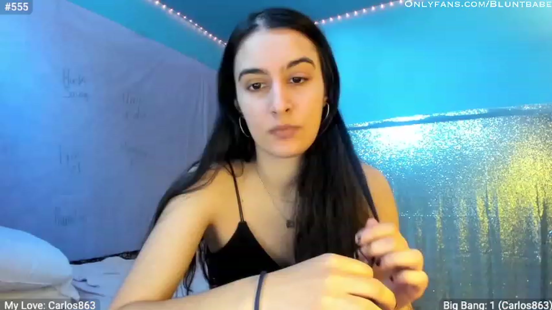 Gallery image thumbnail from shysasha1's myfreecams stream on, 03/15/2023, 18:38 image 7 of 20