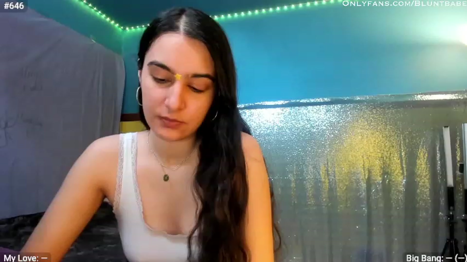 Gallery image thumbnail from shysasha1's myfreecams stream on, 03/19/2023, 18:17 image 2 of 20