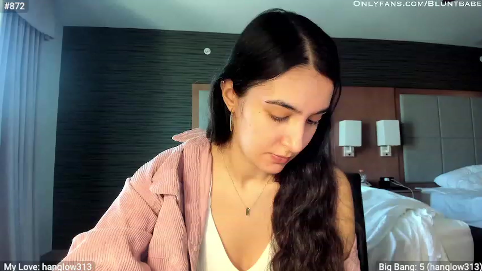 Gallery image thumbnail from shysasha1's myfreecams stream on, 03/27/2023, 17:41 image 10 of 20