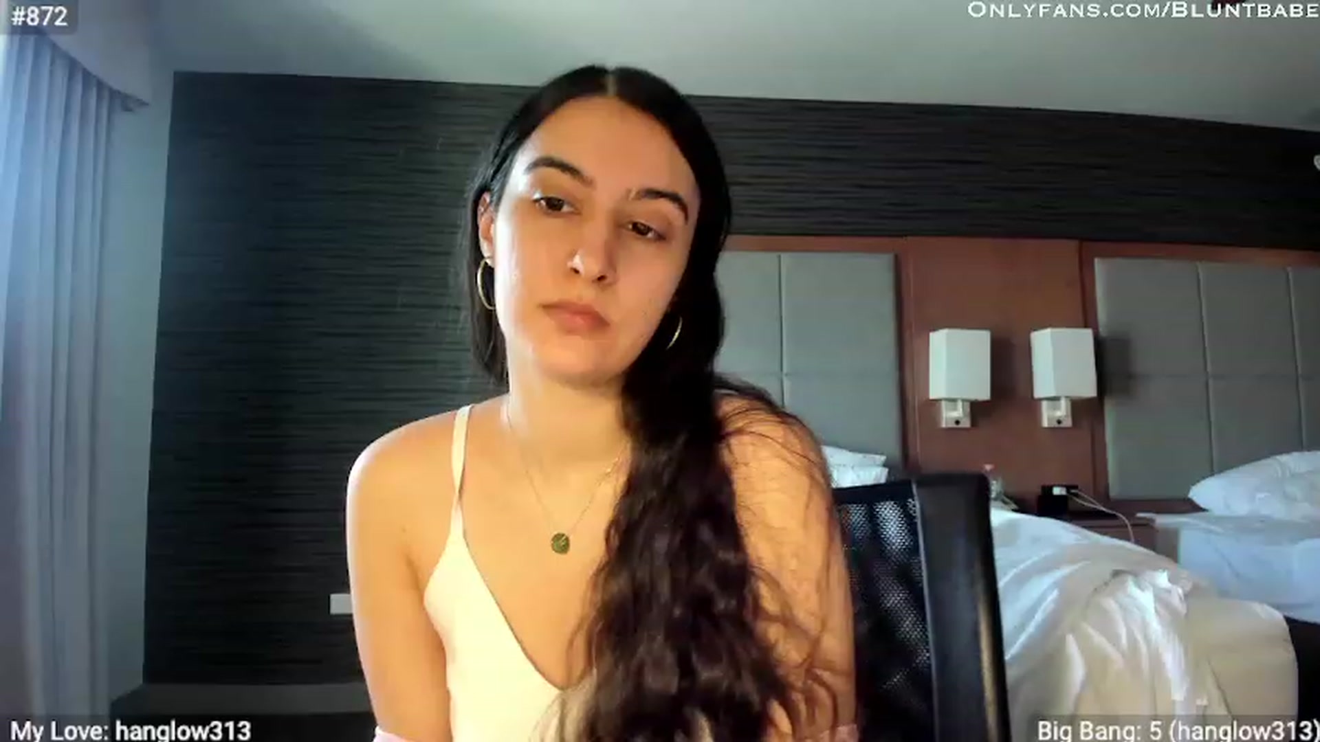 Gallery image thumbnail from shysasha1's myfreecams stream on, 03/27/2023, 17:41 image 9 of 20