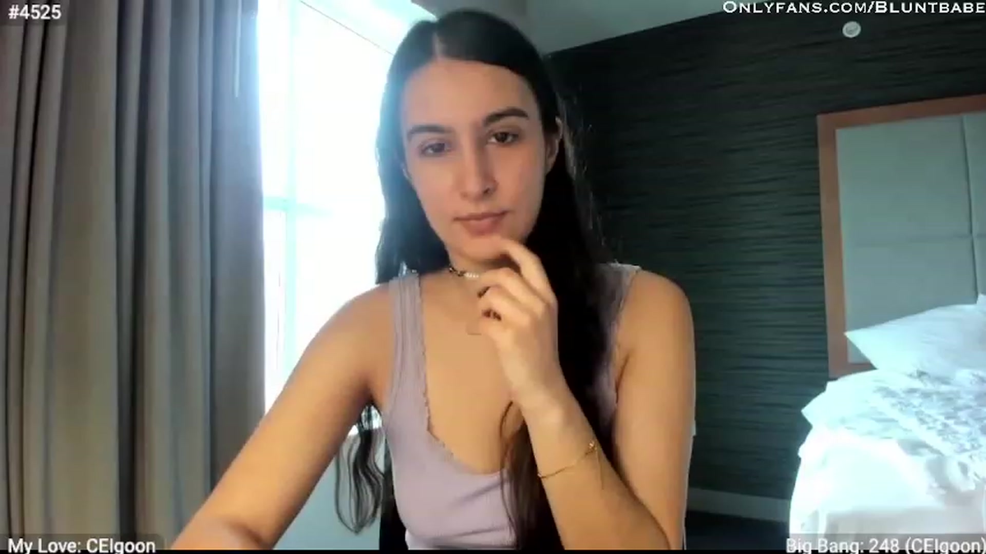 Gallery image thumbnail from shysasha1's myfreecams stream on, 04/05/2023, 18:00 image 10 of 20