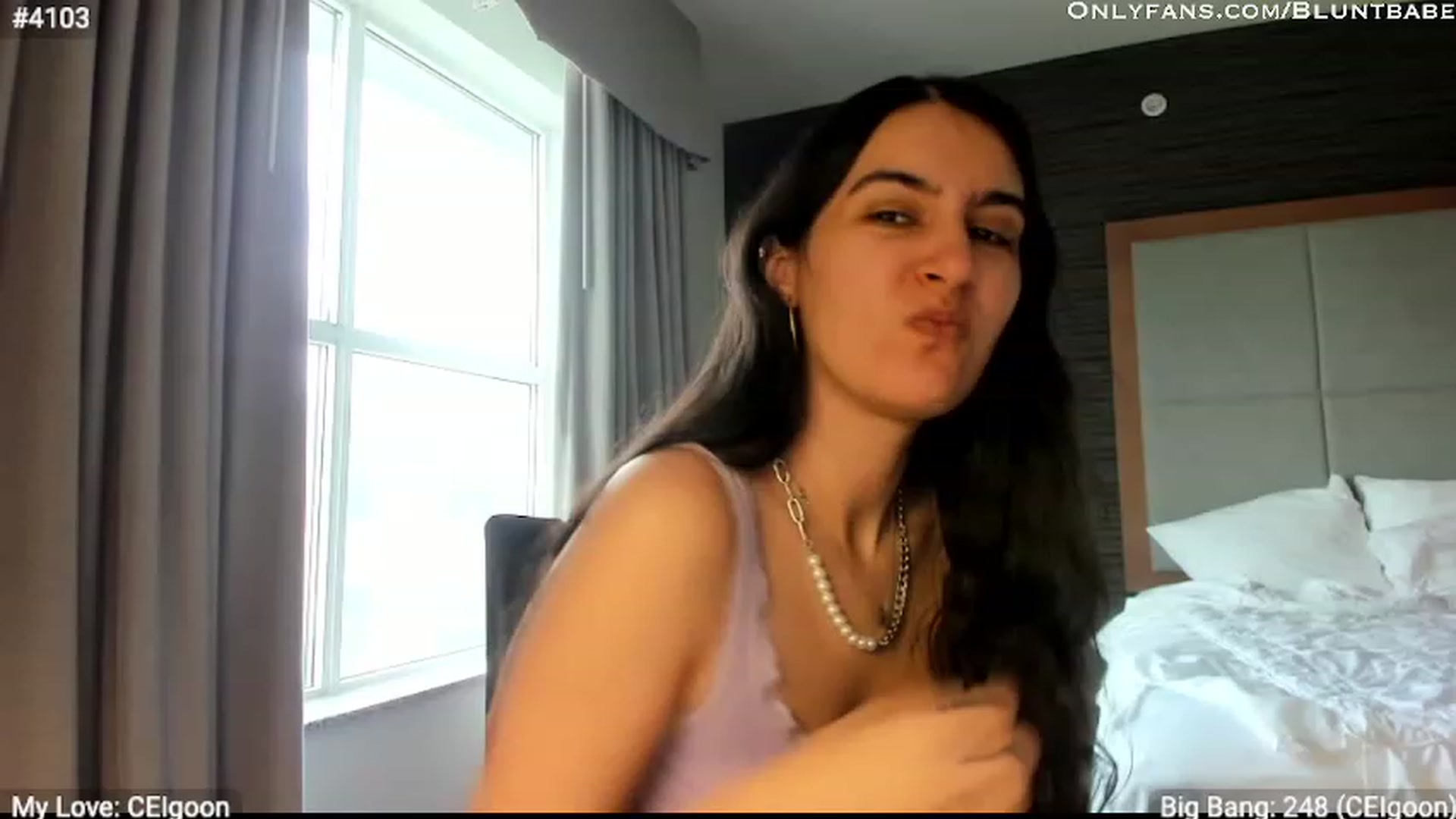 Gallery image thumbnail from shysasha1's myfreecams stream on, 04/05/2023, 21:06 image 1 of 20