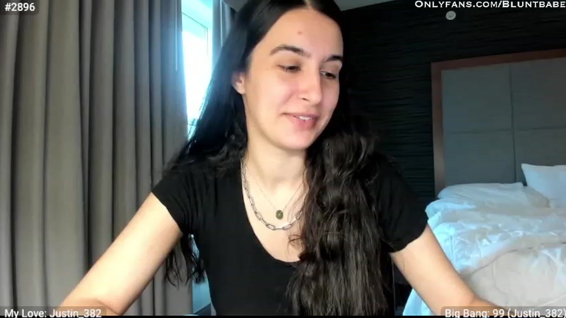 Gallery image thumbnail from shysasha1's myfreecams stream on, 04/06/2023, 20:44 image 10 of 20