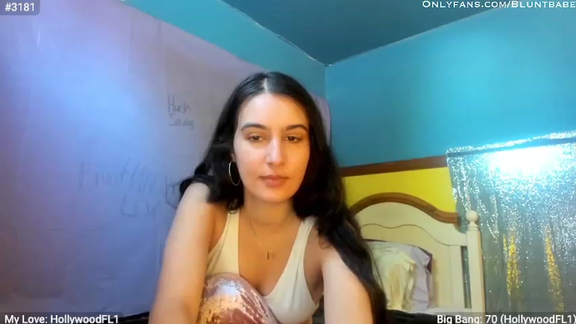 Gallery image thumbnail from shysasha1's myfreecams stream on, 04/17/2023, 17:30 image 19 of 20