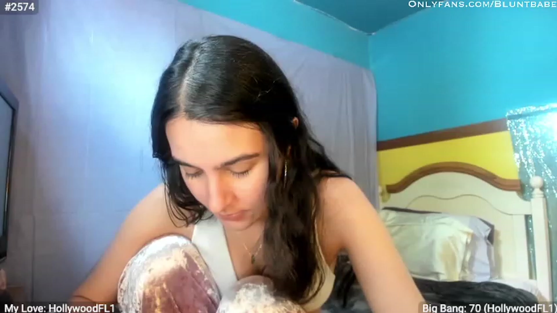 Gallery image thumbnail from shysasha1's myfreecams stream on, 04/17/2023, 19:39 image 19 of 20