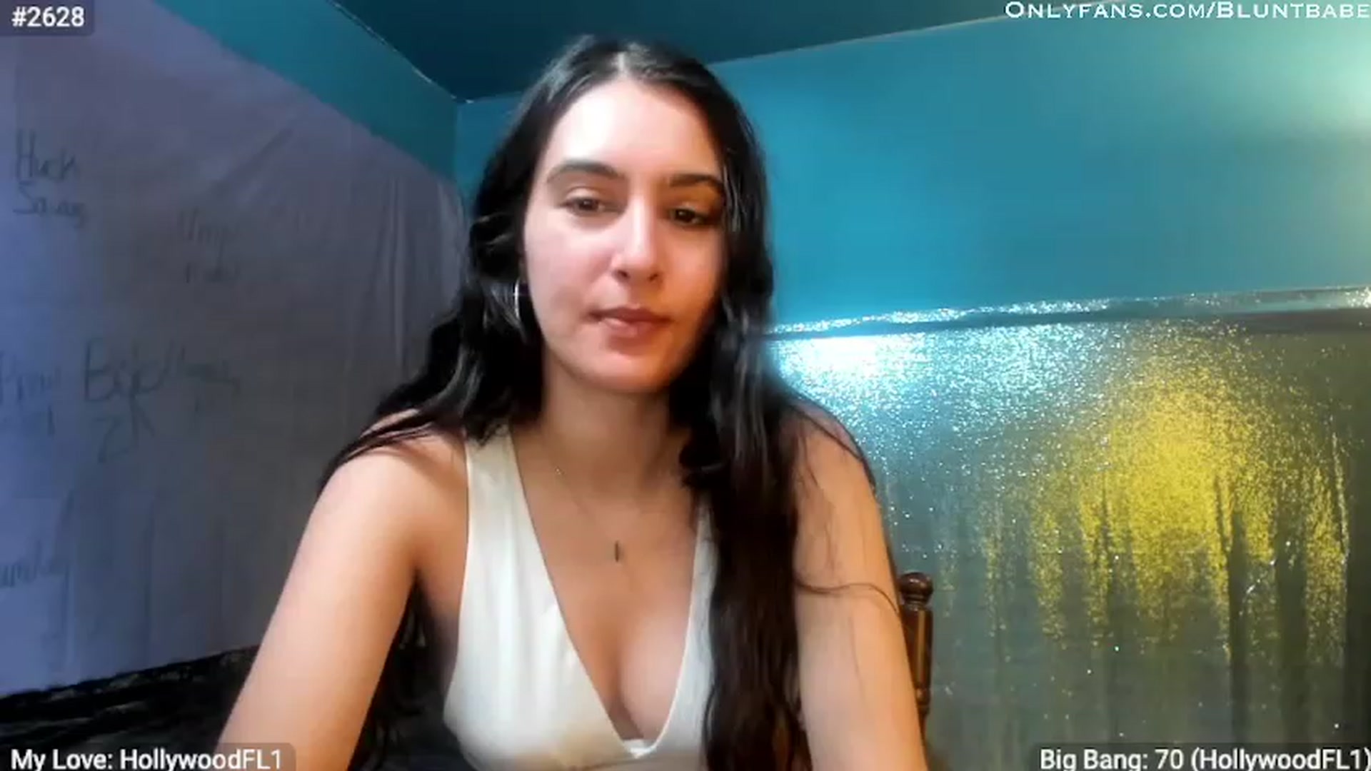 Gallery image thumbnail from shysasha1's myfreecams stream on, 04/17/2023, 19:39 image 6 of 20