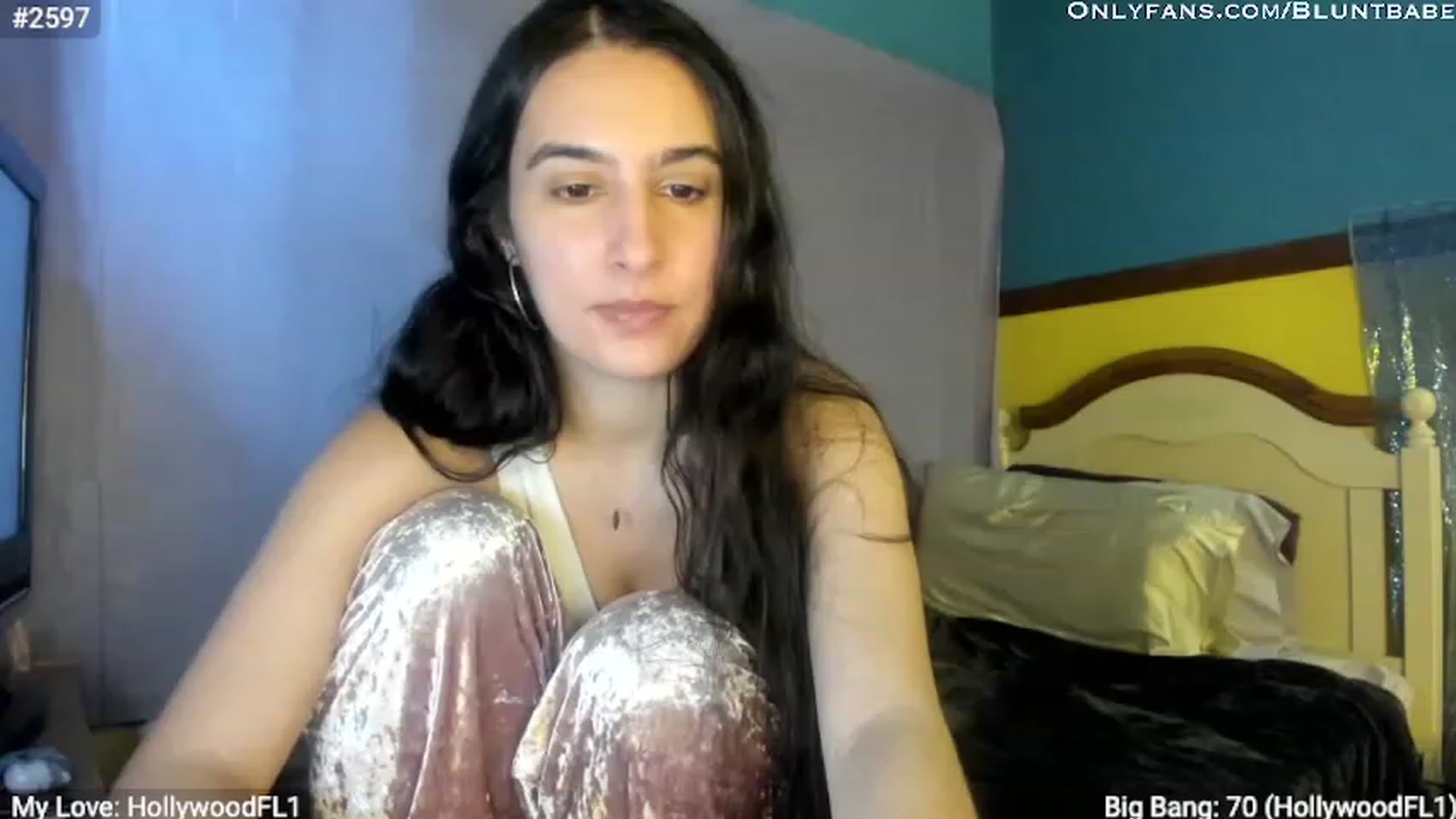 Gallery image thumbnail from shysasha1's myfreecams stream on, 04/17/2023, 19:39 image 15 of 20