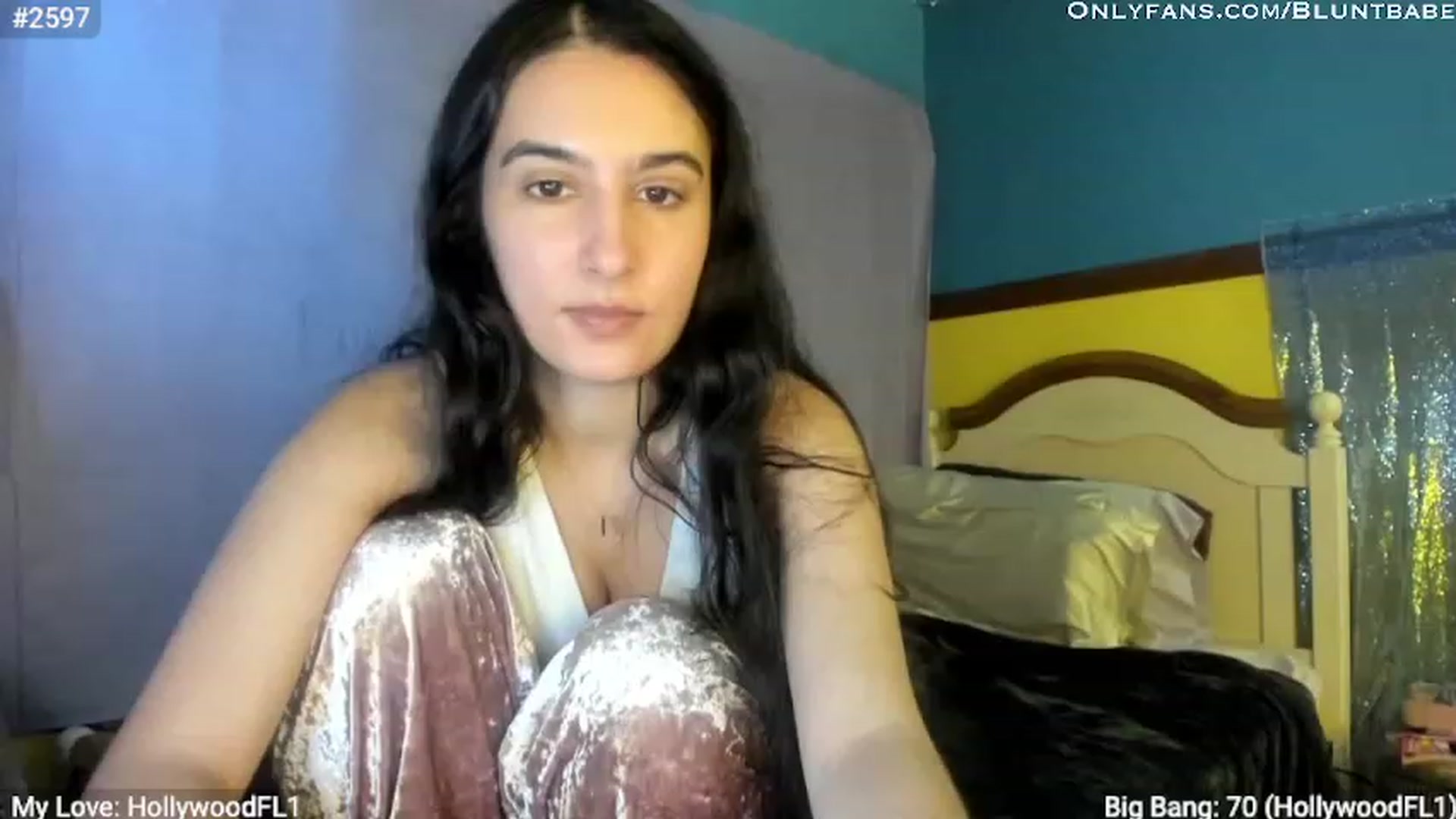 Gallery image thumbnail from shysasha1's myfreecams stream on, 04/17/2023, 19:39 image 14 of 20