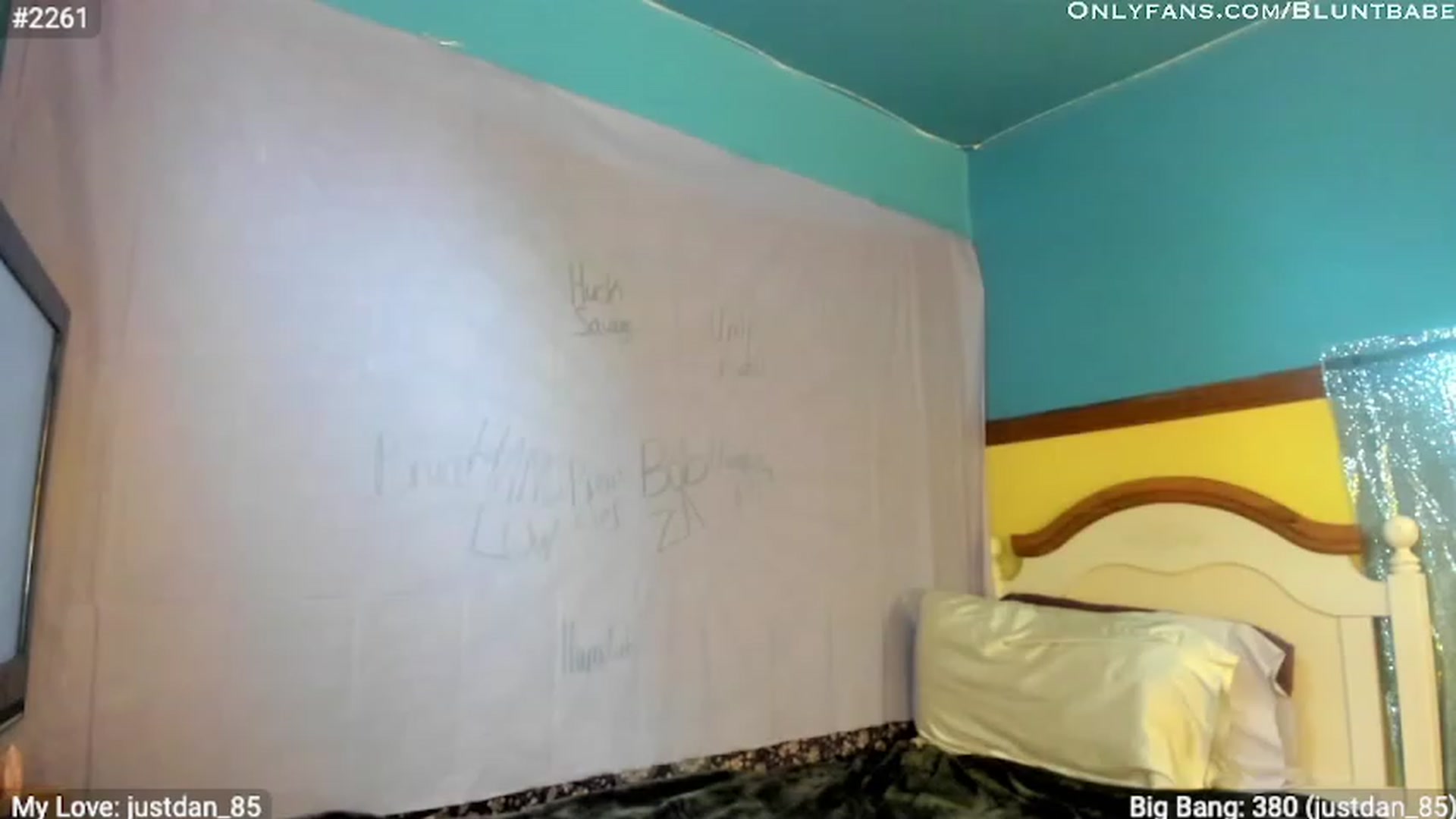 Gallery image thumbnail from shysasha1's myfreecams stream on, 04/17/2023, 22:17 image 11 of 20
