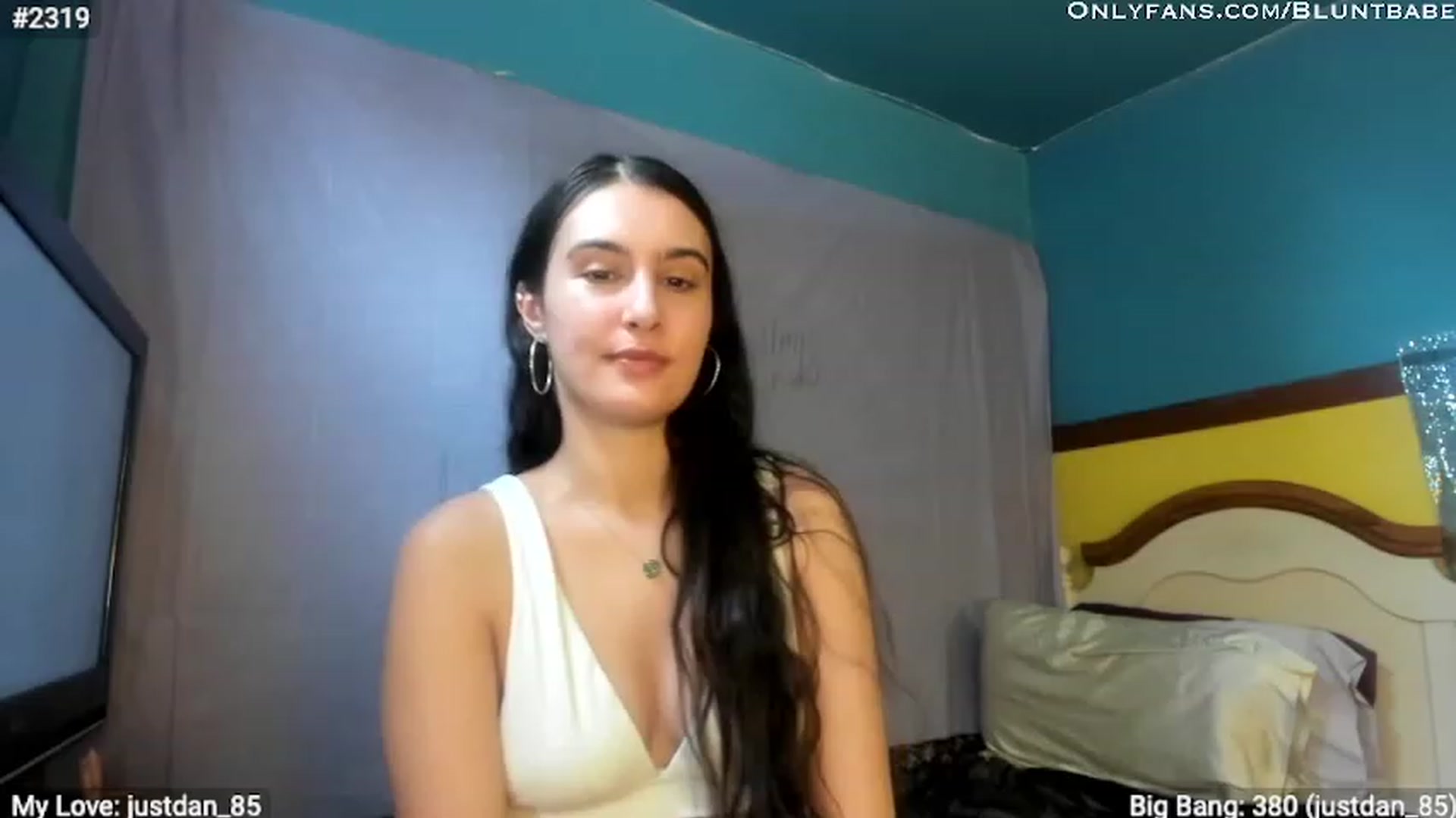 Gallery image thumbnail from shysasha1's myfreecams stream on, 04/17/2023, 22:17 image 2 of 20