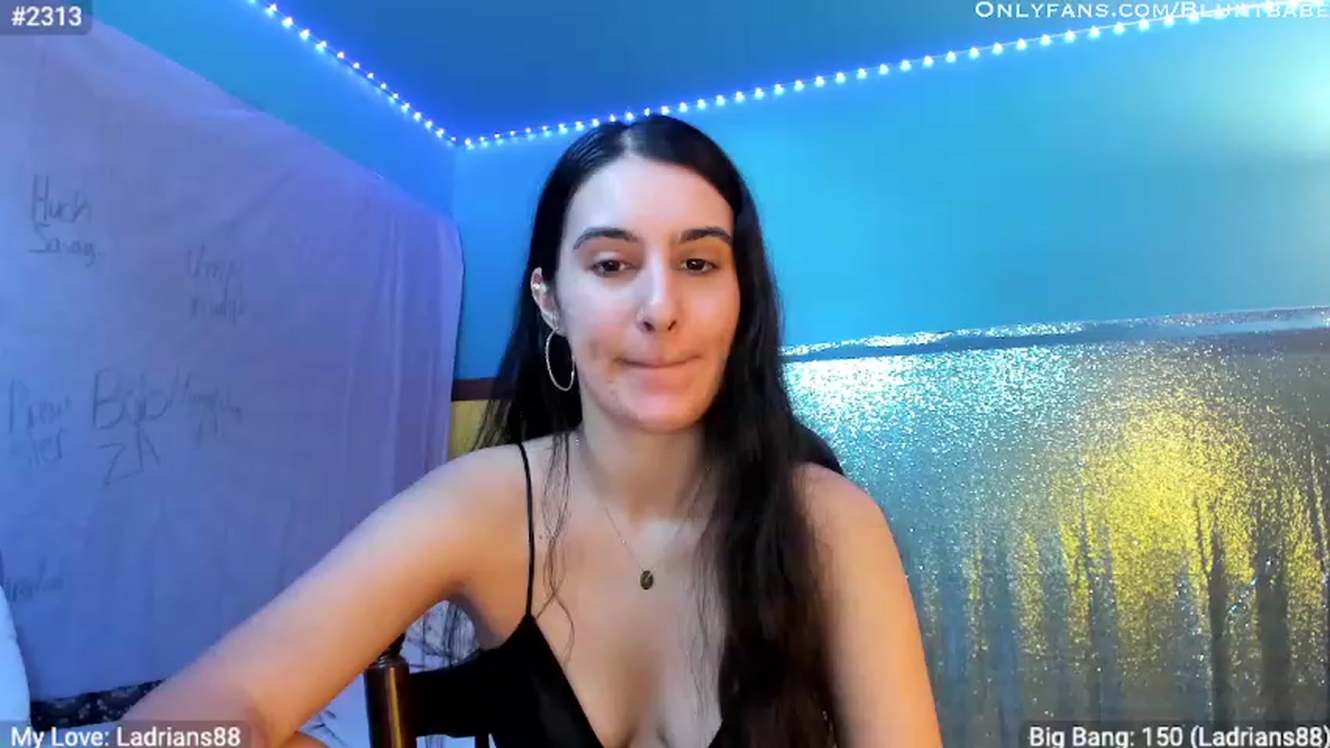 Gallery image thumbnail from shysasha1's myfreecams stream on, 04/20/2023, 19:22 image 5 of 20