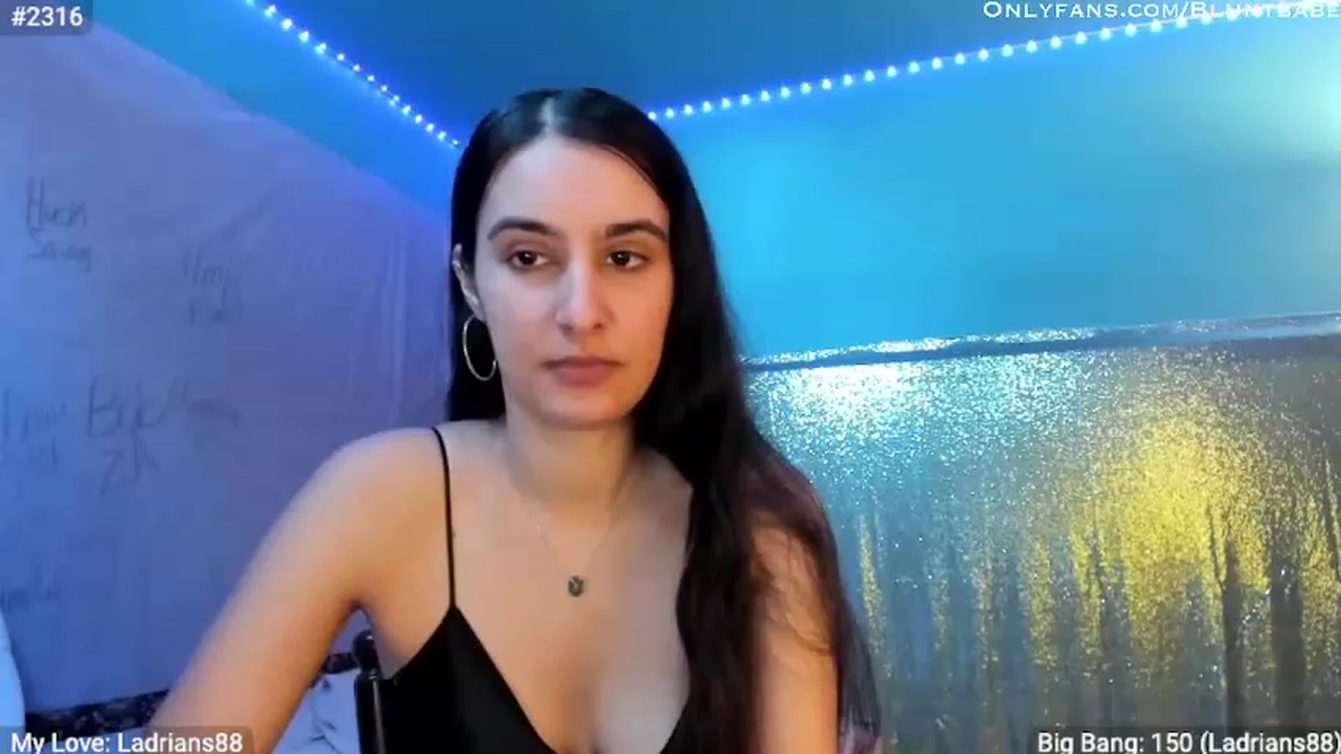 Gallery image thumbnail from shysasha1's myfreecams stream on, 04/20/2023, 19:22 image 16 of 20