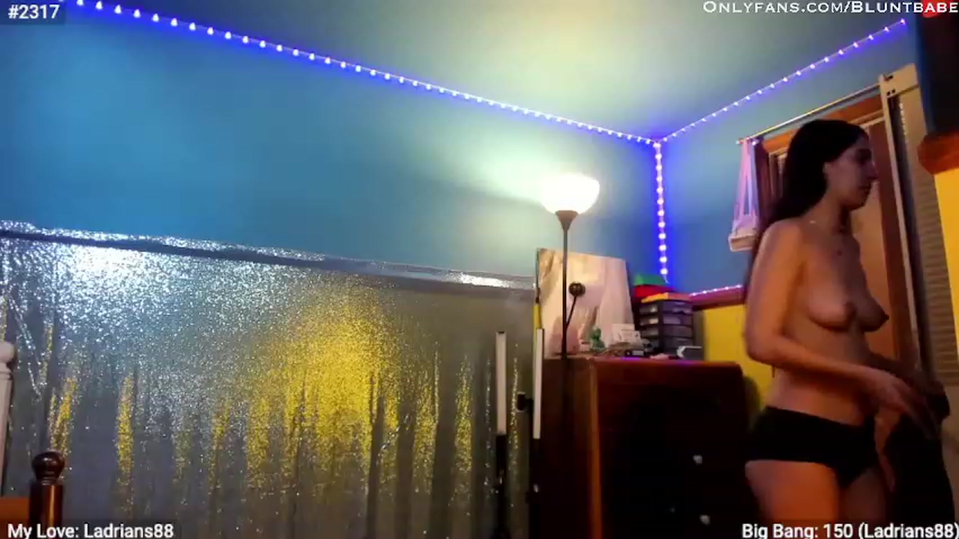 Gallery image thumbnail from shysasha1's myfreecams stream on, 04/20/2023, 19:22 image 19 of 20