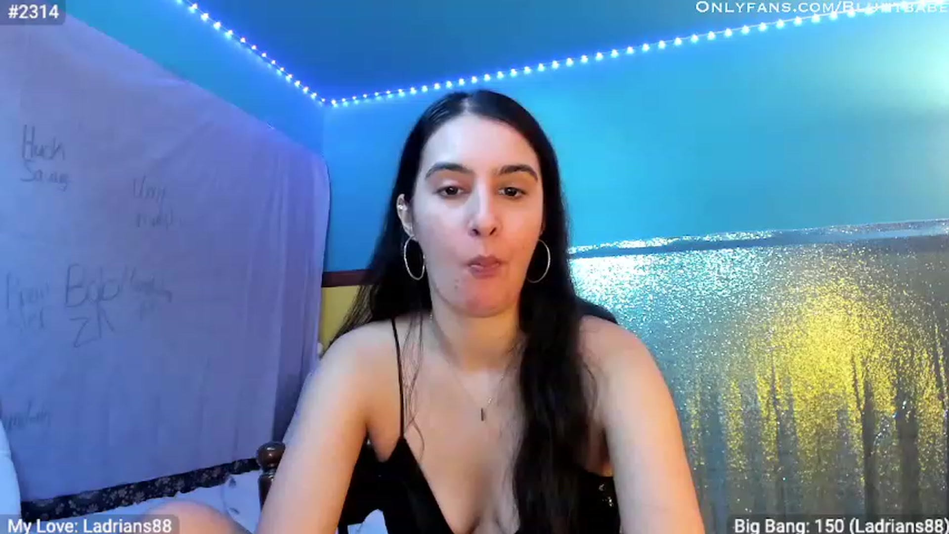 Gallery image thumbnail from shysasha1's myfreecams stream on, 04/20/2023, 19:22 image 7 of 20