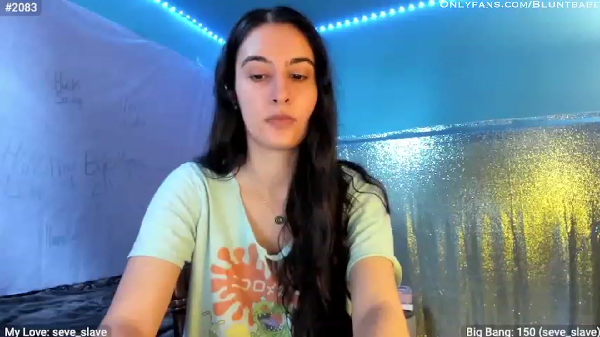 Gallery image thumbnail from shysasha1's myfreecams stream on, 04/23/2023, 19:16 image 14 of 20