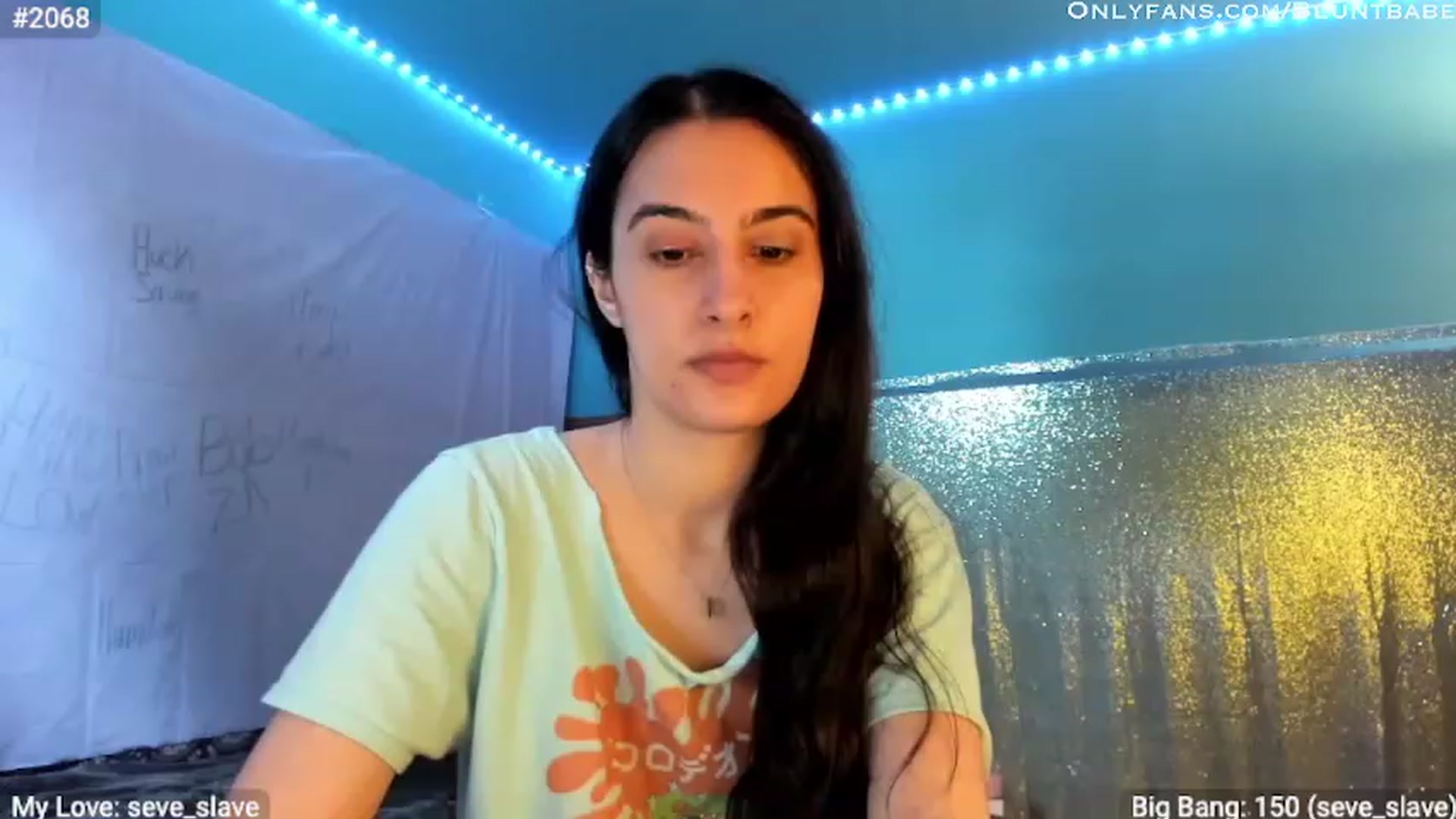 Gallery image thumbnail from shysasha1's myfreecams stream on, 04/23/2023, 19:16 image 15 of 20