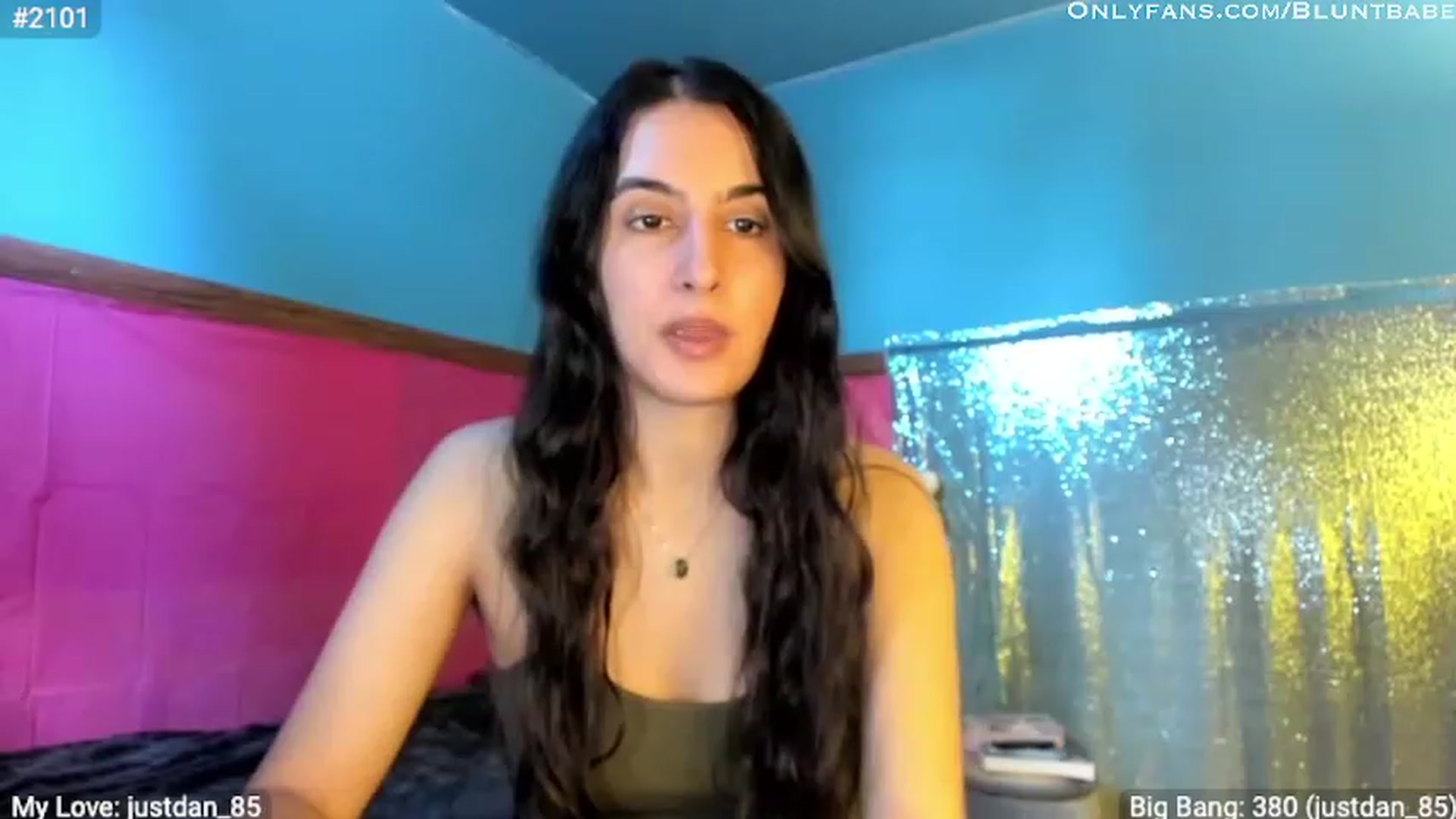 Gallery image thumbnail from shysasha1's myfreecams stream on, 04/25/2023, 19:29 image 13 of 20