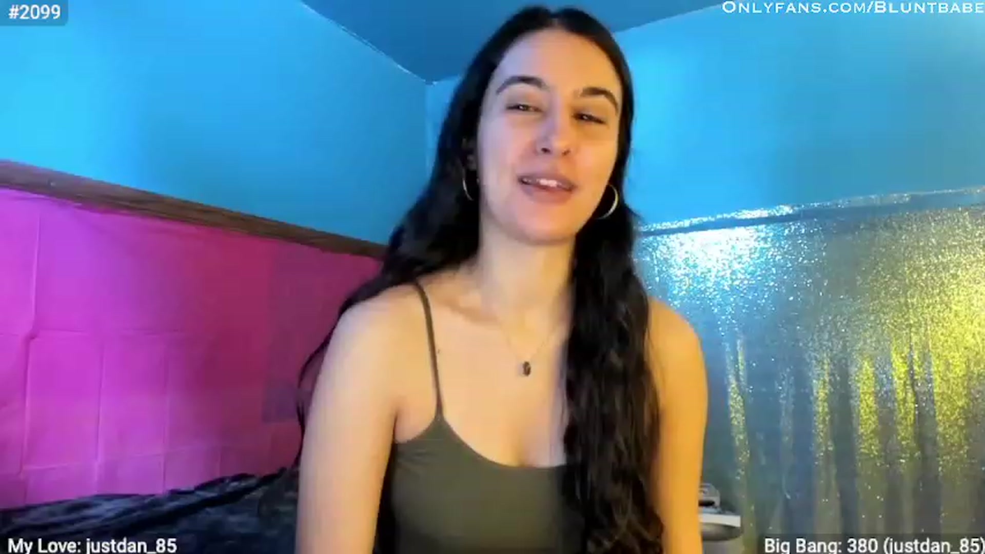 Gallery image thumbnail from shysasha1's myfreecams stream on, 04/25/2023, 19:29 image 3 of 20