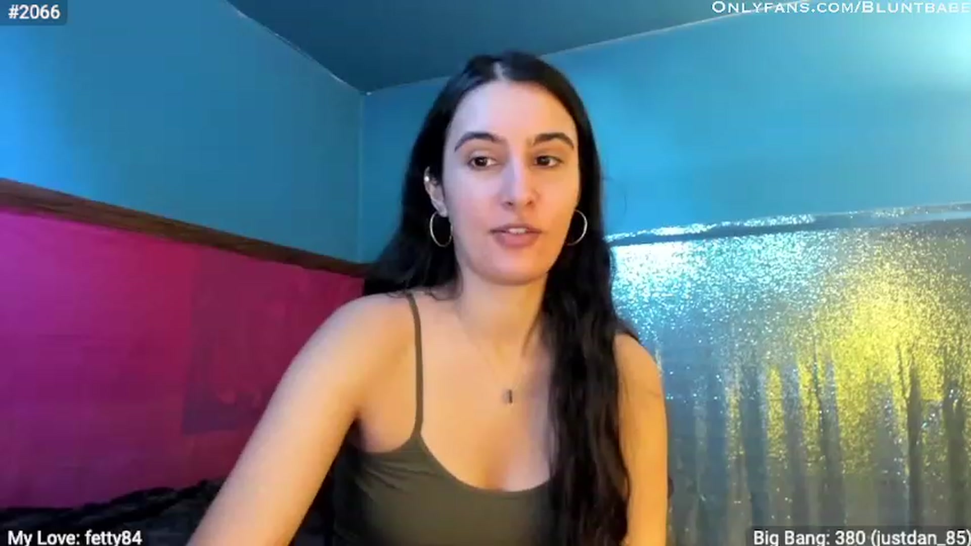 Gallery image thumbnail from shysasha1's myfreecams stream on, 04/25/2023, 21:32 image 18 of 20