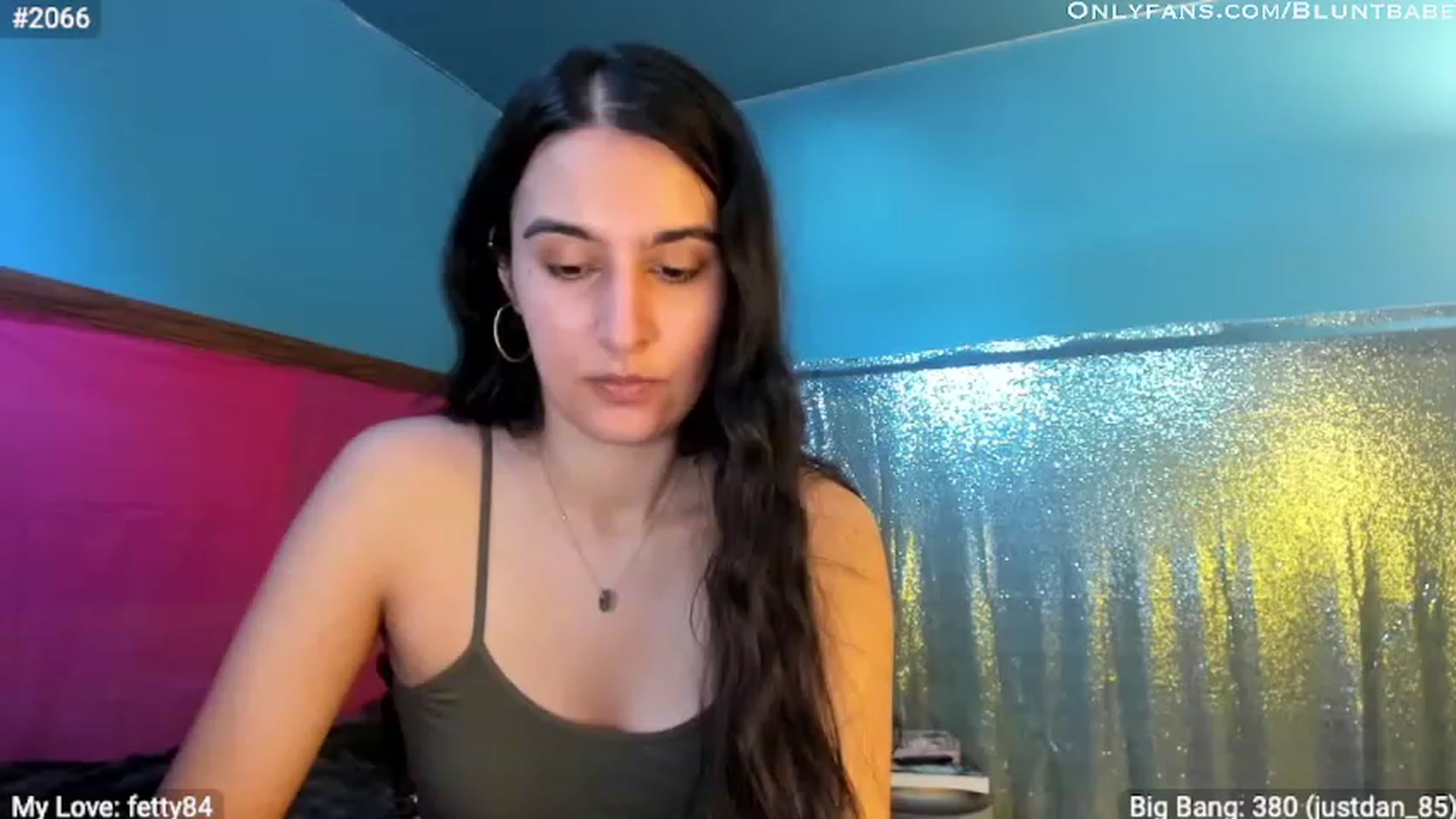 Gallery image thumbnail from shysasha1's myfreecams stream on, 04/25/2023, 21:32 image 17 of 20