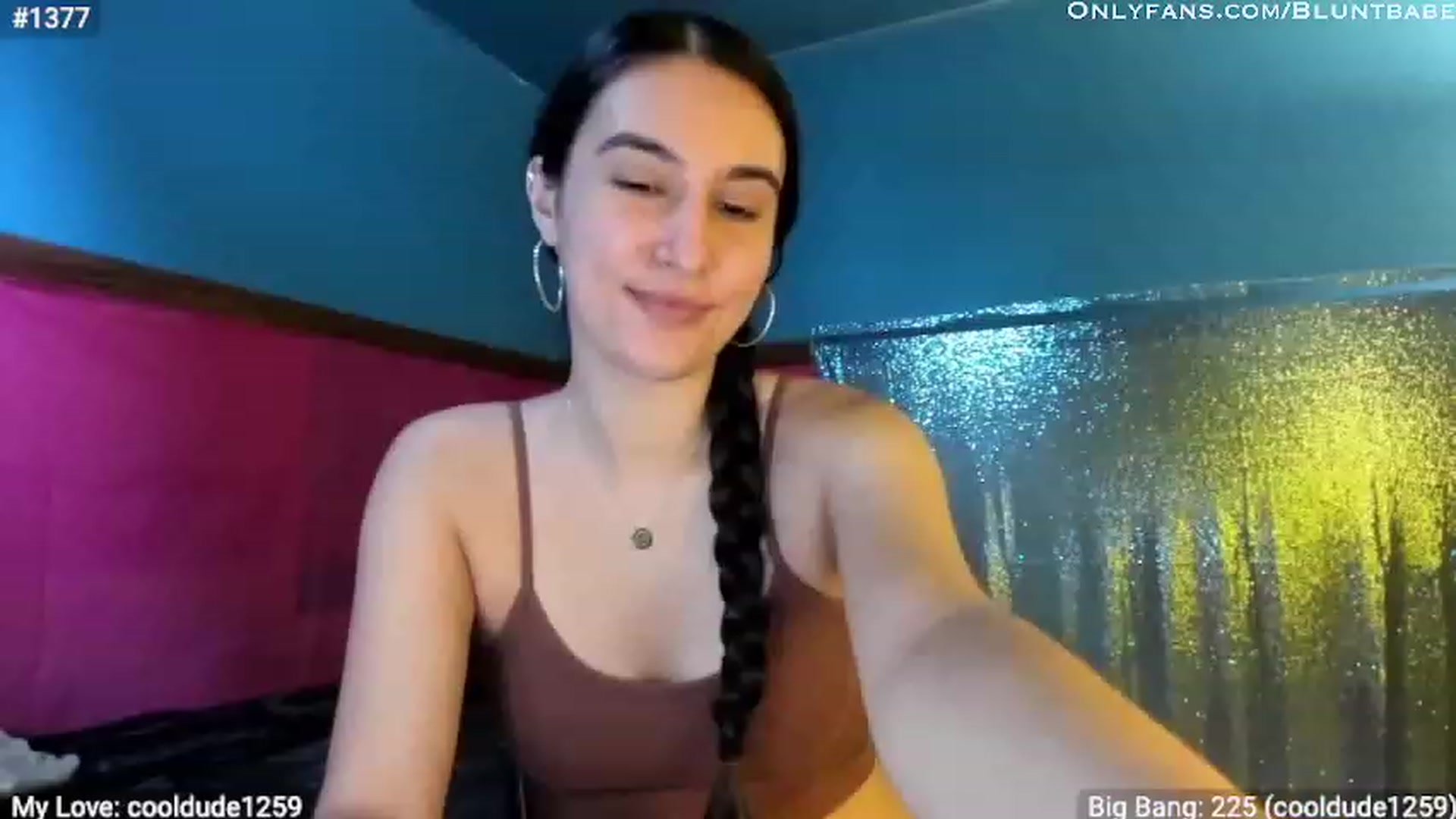 Gallery image thumbnail from shysasha1's myfreecams stream on, 04/30/2023, 22:29 image 3 of 20