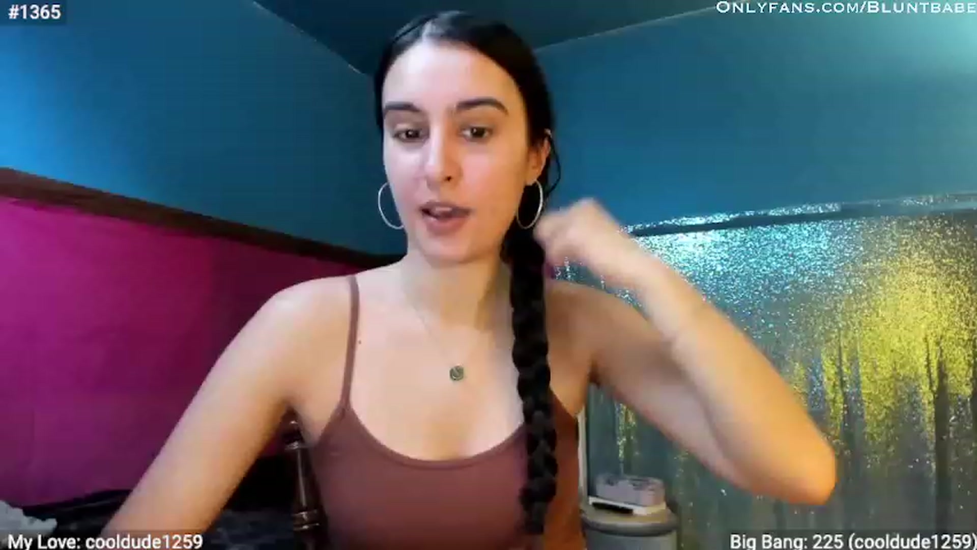 Gallery image thumbnail from shysasha1's myfreecams stream on, 04/30/2023, 22:29 image 5 of 20