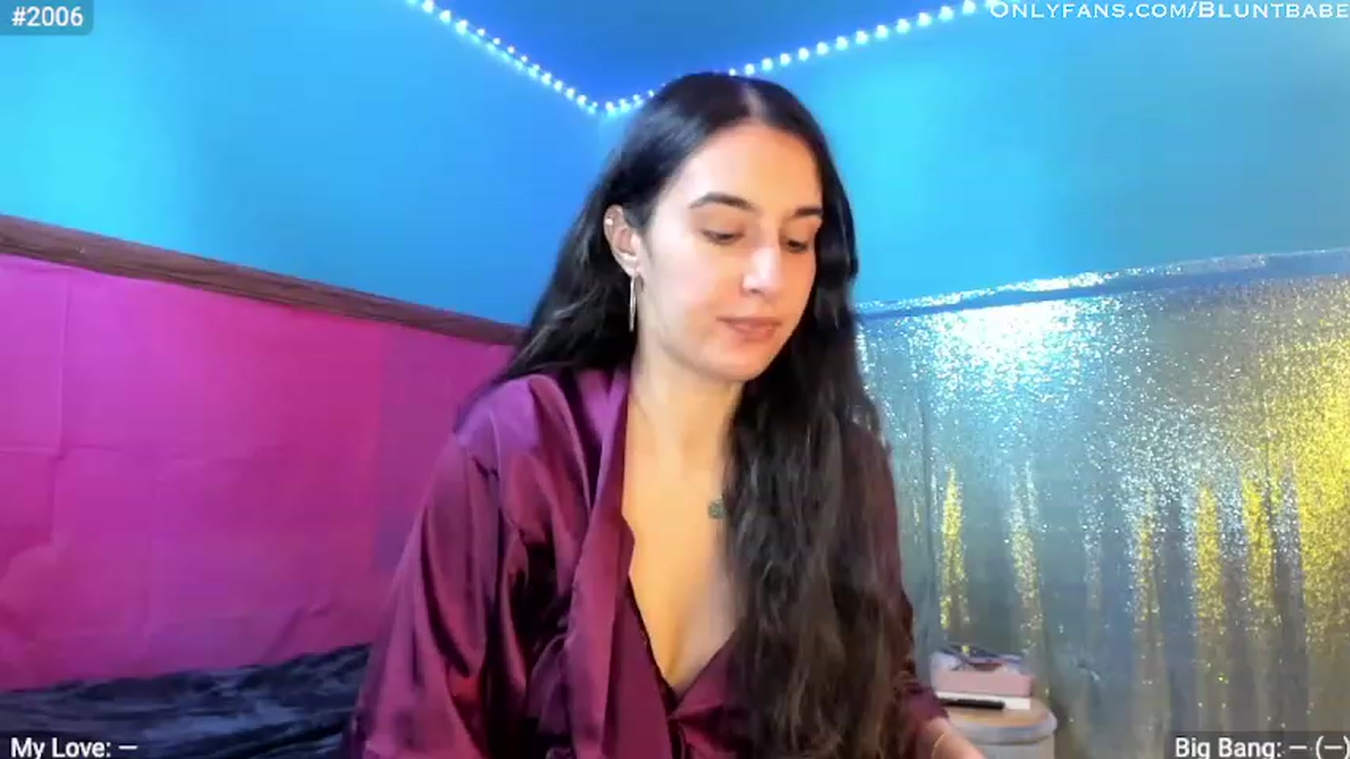 Gallery image thumbnail from shysasha1's myfreecams stream on, 05/06/2023, 19:57 image 4 of 20