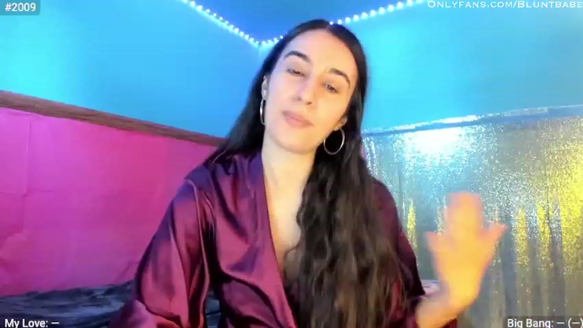 Gallery image thumbnail from shysasha1's myfreecams stream on, 05/06/2023, 19:57 image 15 of 20
