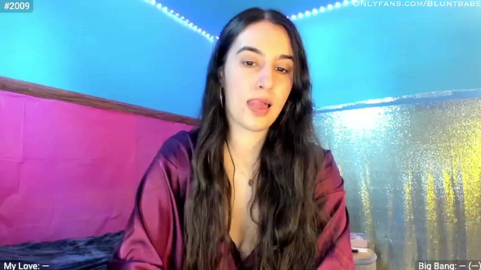 Gallery image thumbnail from shysasha1's myfreecams stream on, 05/06/2023, 19:57 image 11 of 20