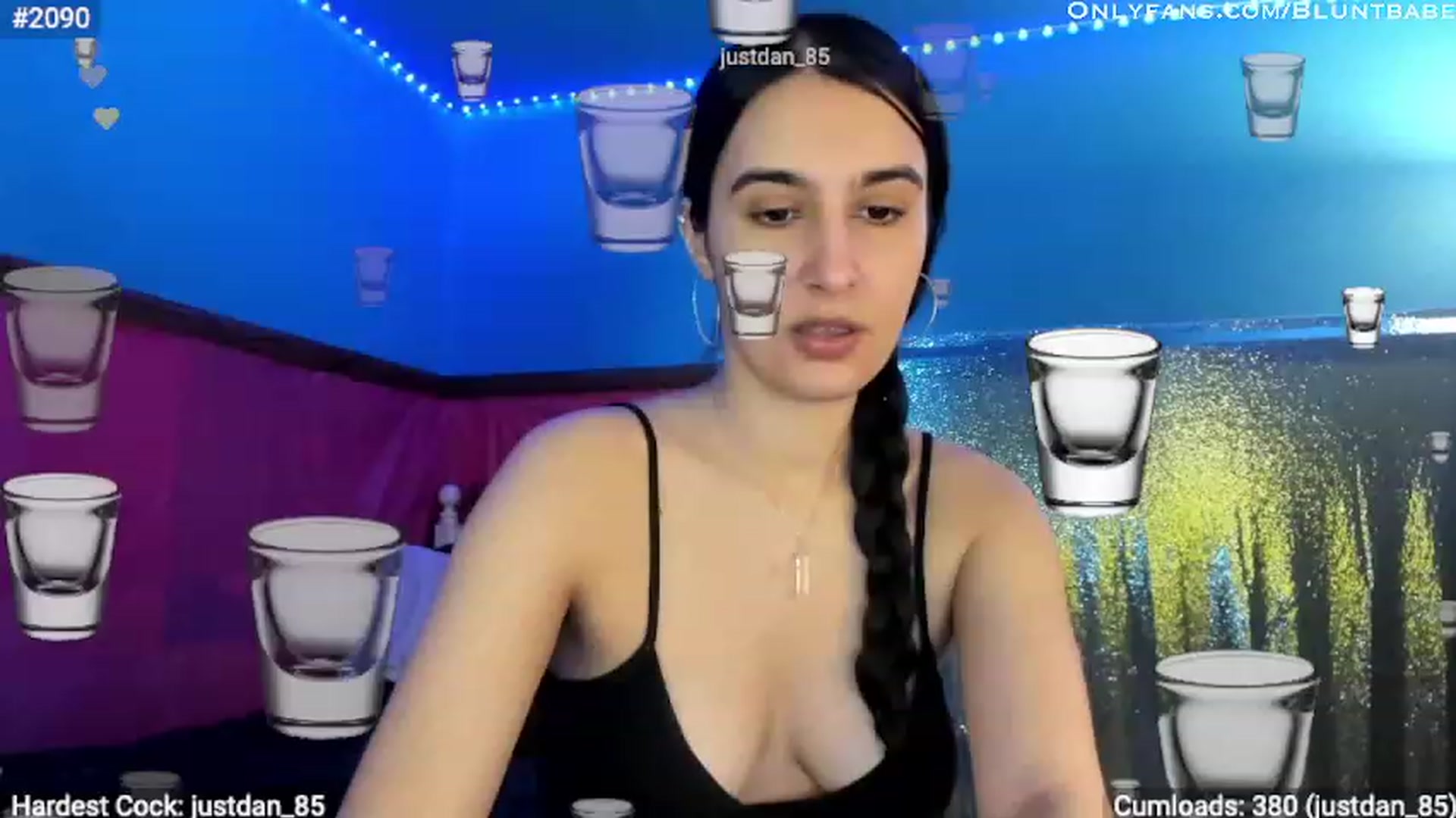 Gallery image thumbnail from shysasha1's myfreecams stream on, 05/17/2023, 21:03 image 4 of 20