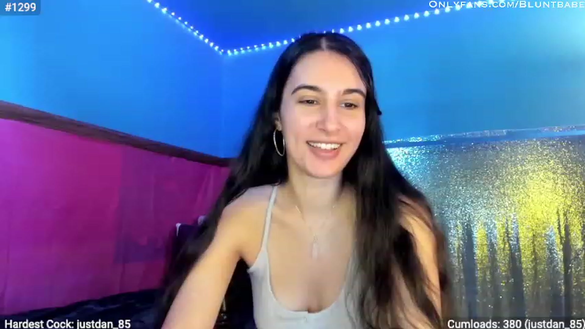 Gallery image thumbnail from shysasha1's myfreecams stream on, 05/30/2023, 21:13 image 12 of 20