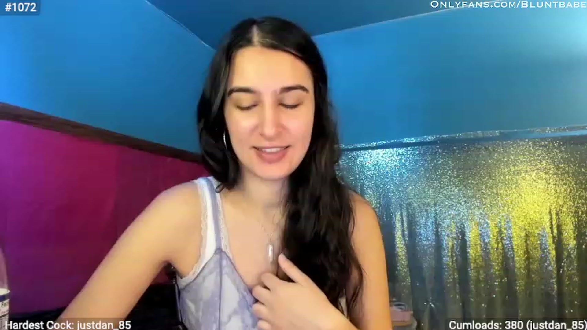 Gallery image thumbnail from shysasha1's myfreecams stream on, 06/01/2023, 18:54 image 17 of 20