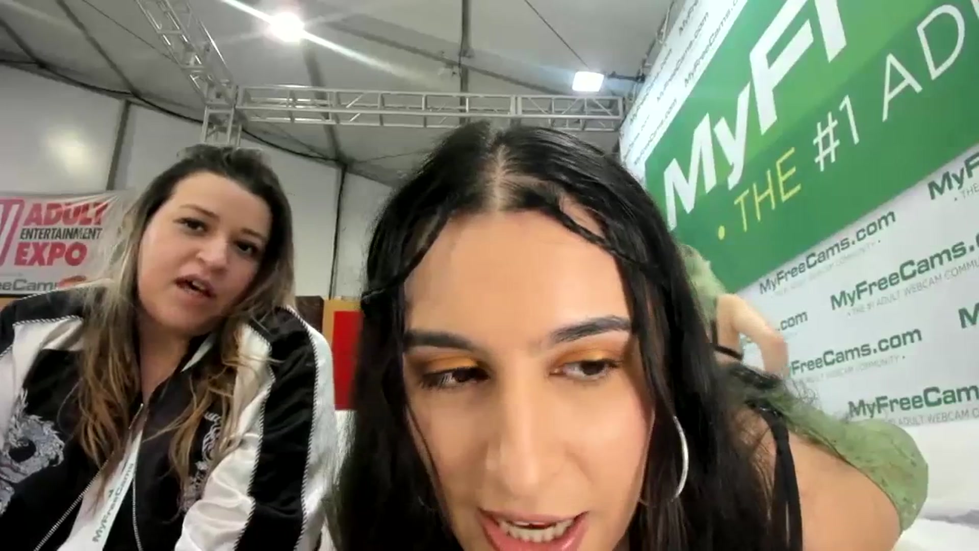 Gallery image thumbnail from shysasha1's myfreecams stream on, 01/25/2024, 02:11 image 16 of 20