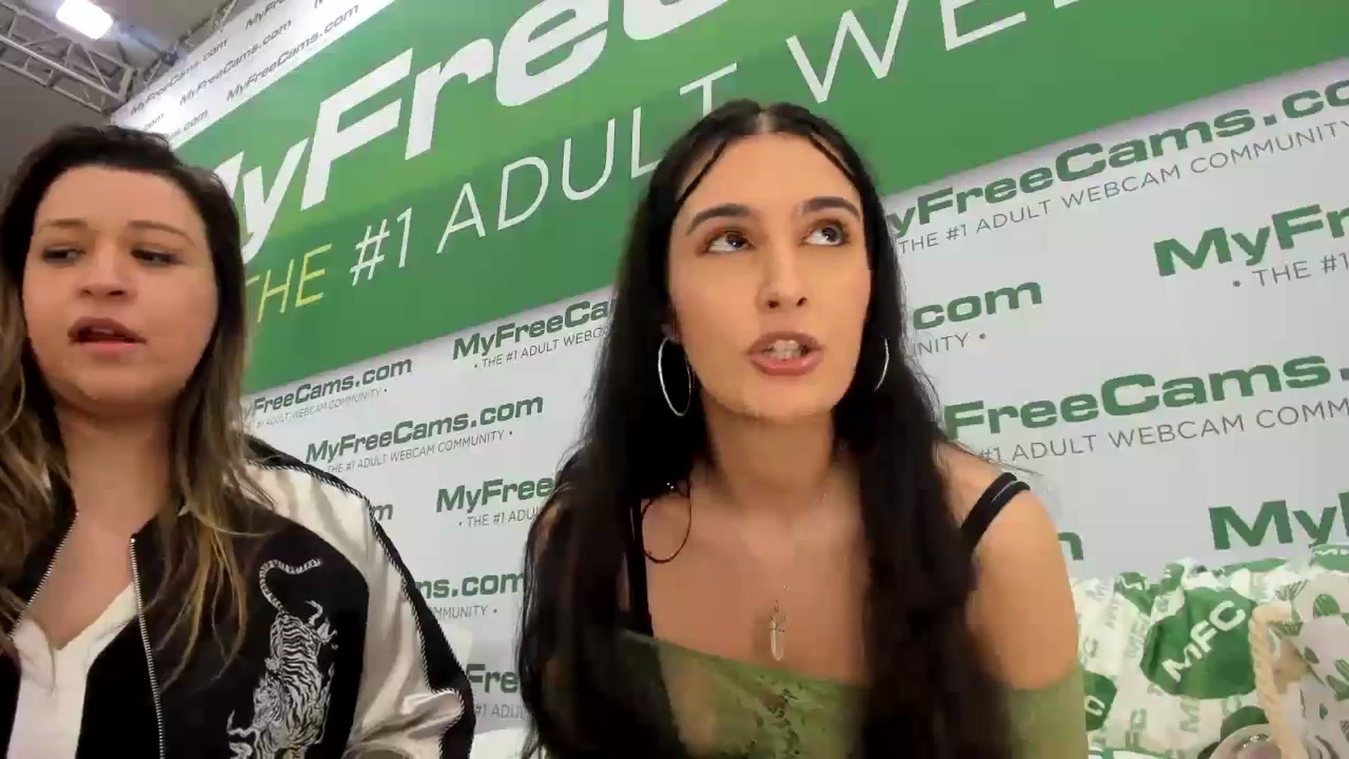 Gallery image thumbnail from shysasha1's myfreecams stream on, 01/25/2024, 03:49 image 15 of 20