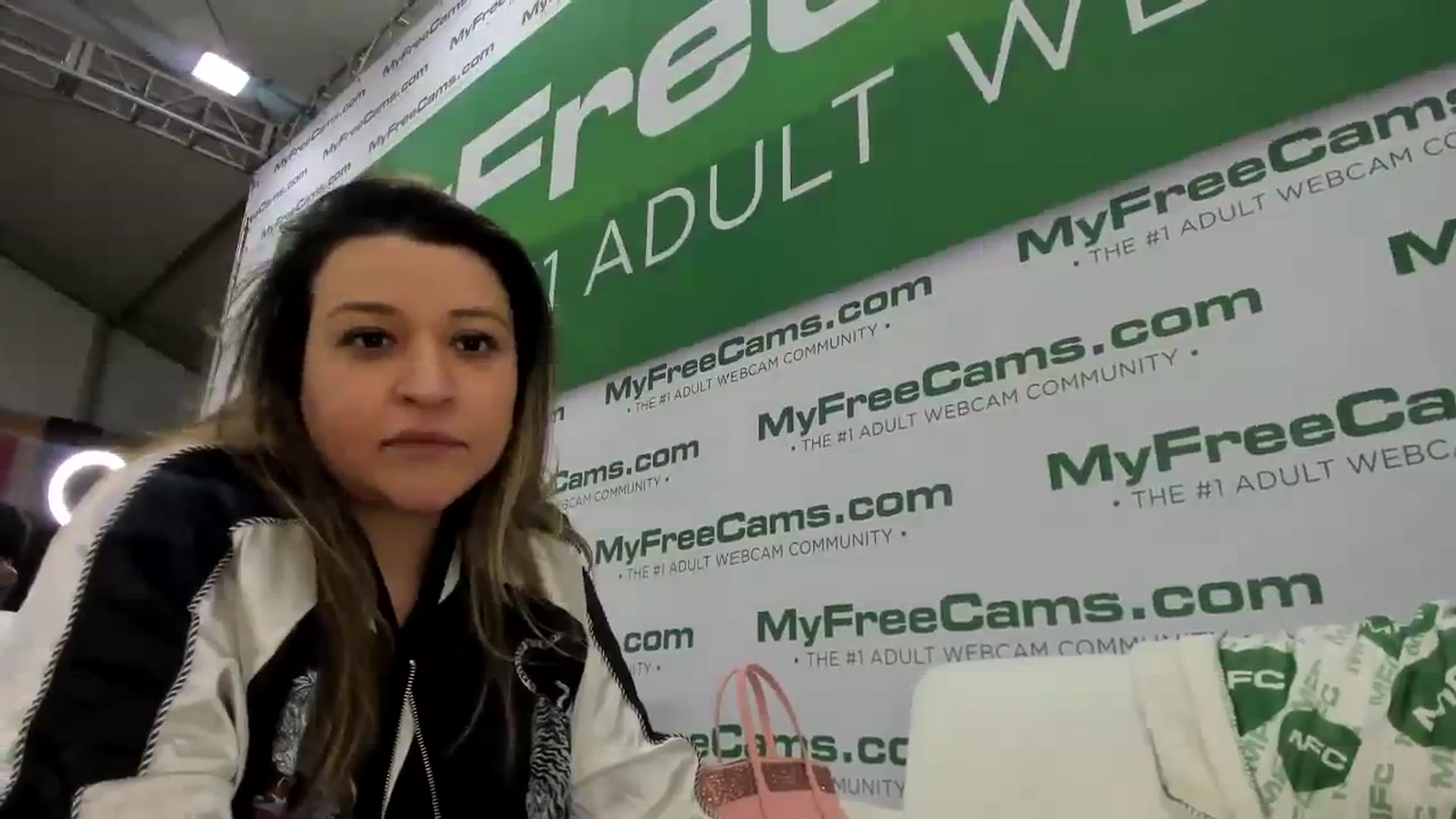 Gallery image thumbnail from shysasha1's myfreecams stream on, 01/25/2024, 03:49 image 19 of 20