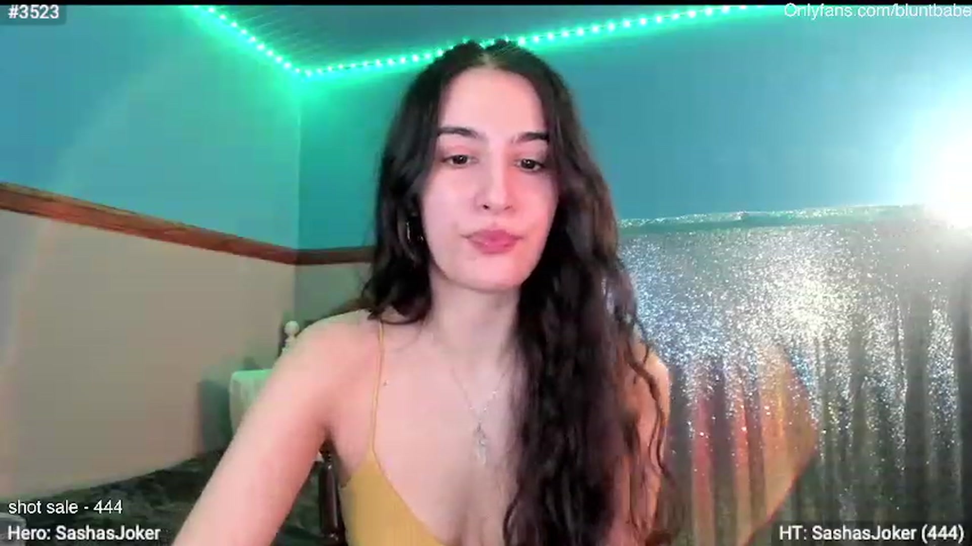 Gallery image thumbnail from shysasha1's myfreecams stream on, 03/10/2024, 04:18 image 16 of 20