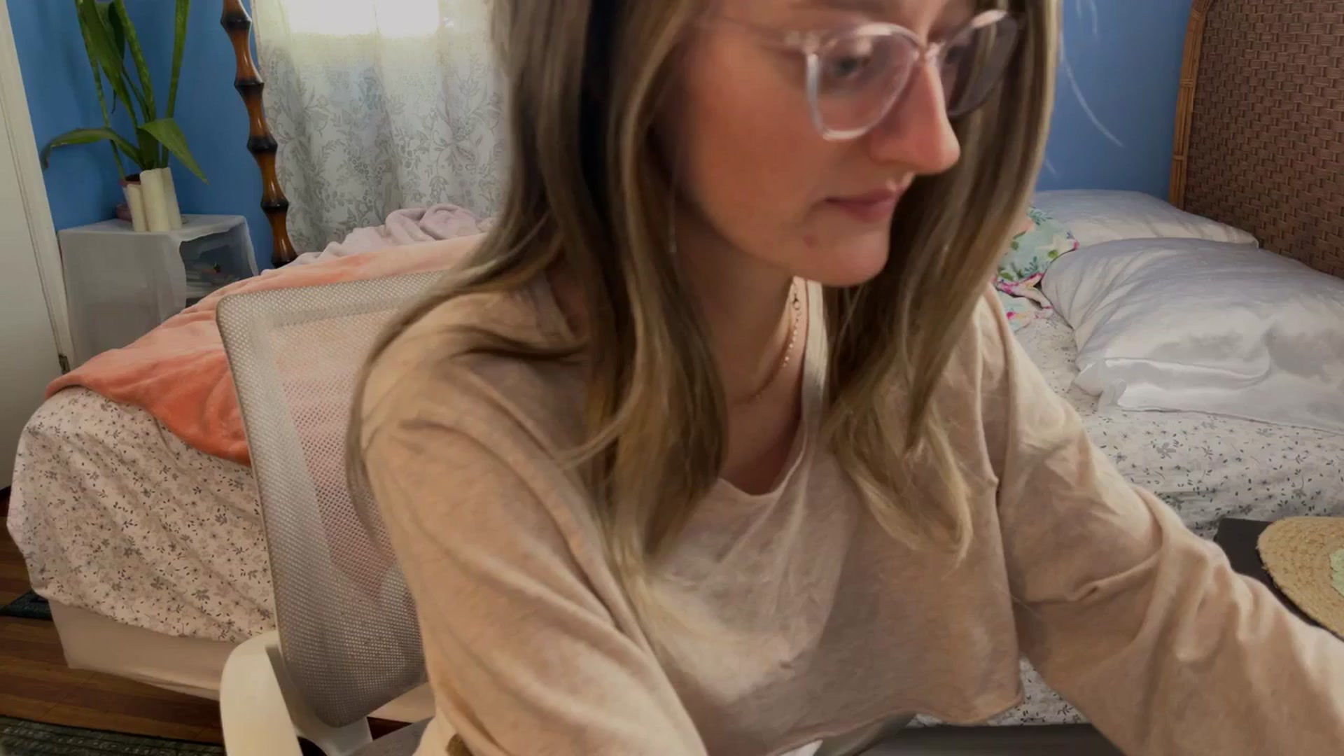Gallery image thumbnail from shysoph's myfreecams stream on, 01/05/2026, 17:30 image 18 of 20