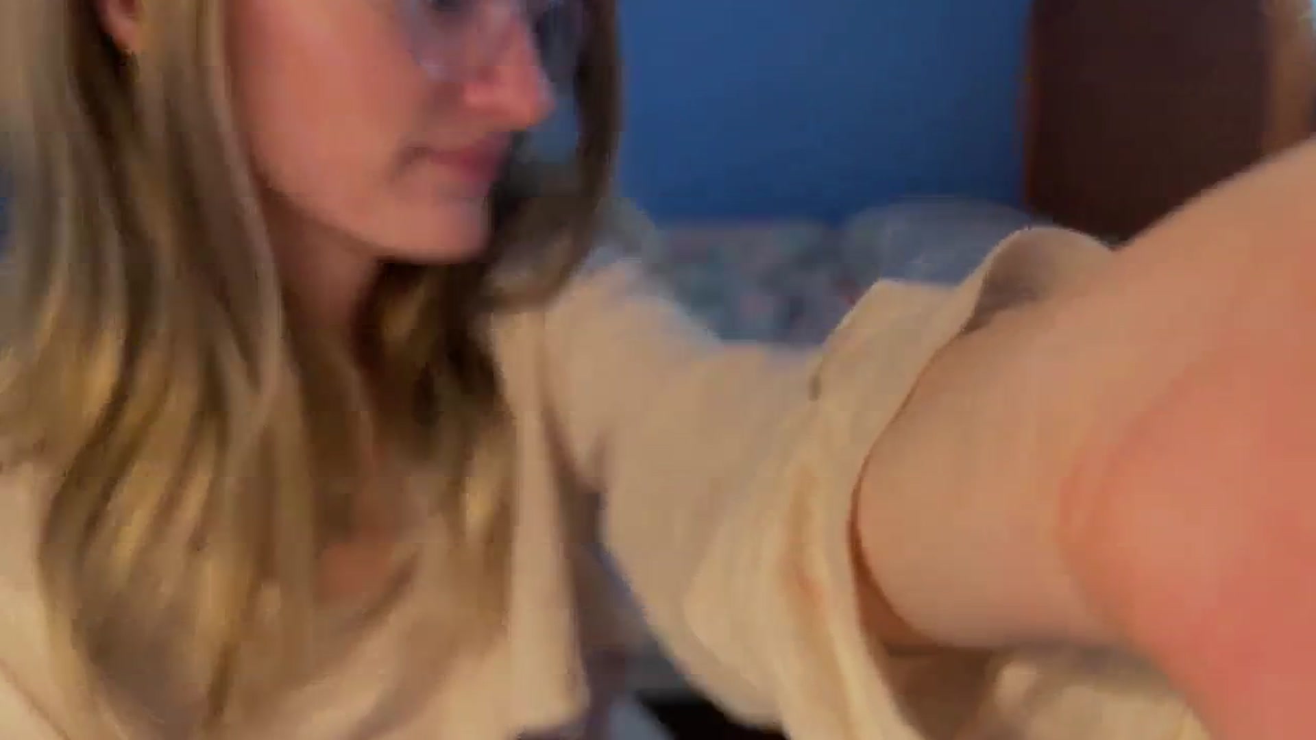 Gallery image thumbnail from shysoph's myfreecams stream on, 01/06/2026, 21:29 image 17 of 20