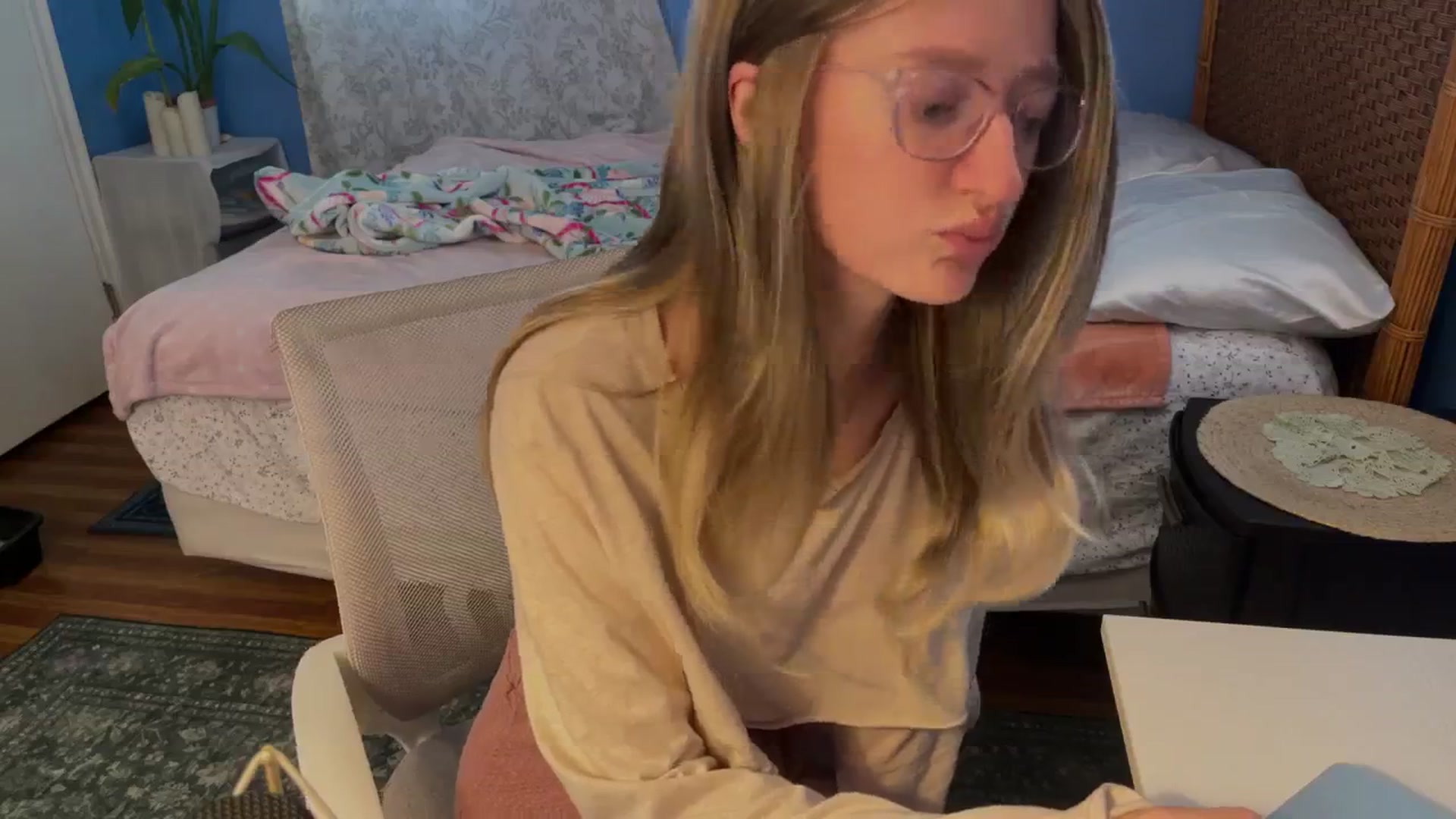 Gallery image thumbnail from shysoph's myfreecams stream on, 01/06/2026, 21:29 image 7 of 20