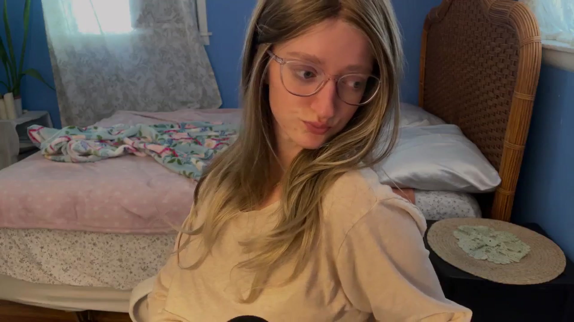 Gallery image thumbnail from shysoph's myfreecams stream on, 01/06/2026, 21:29 image 3 of 20