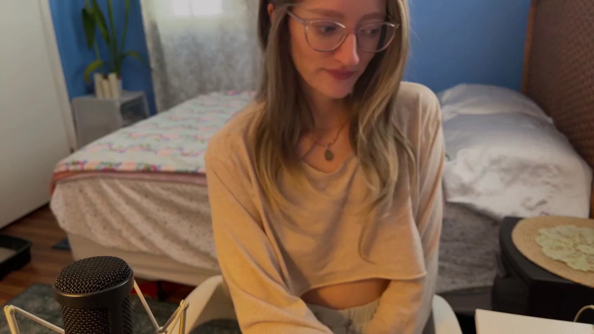 Gallery image thumbnail from shysoph's myfreecams stream on, 01/08/2026, 17:39 image 1 of 20